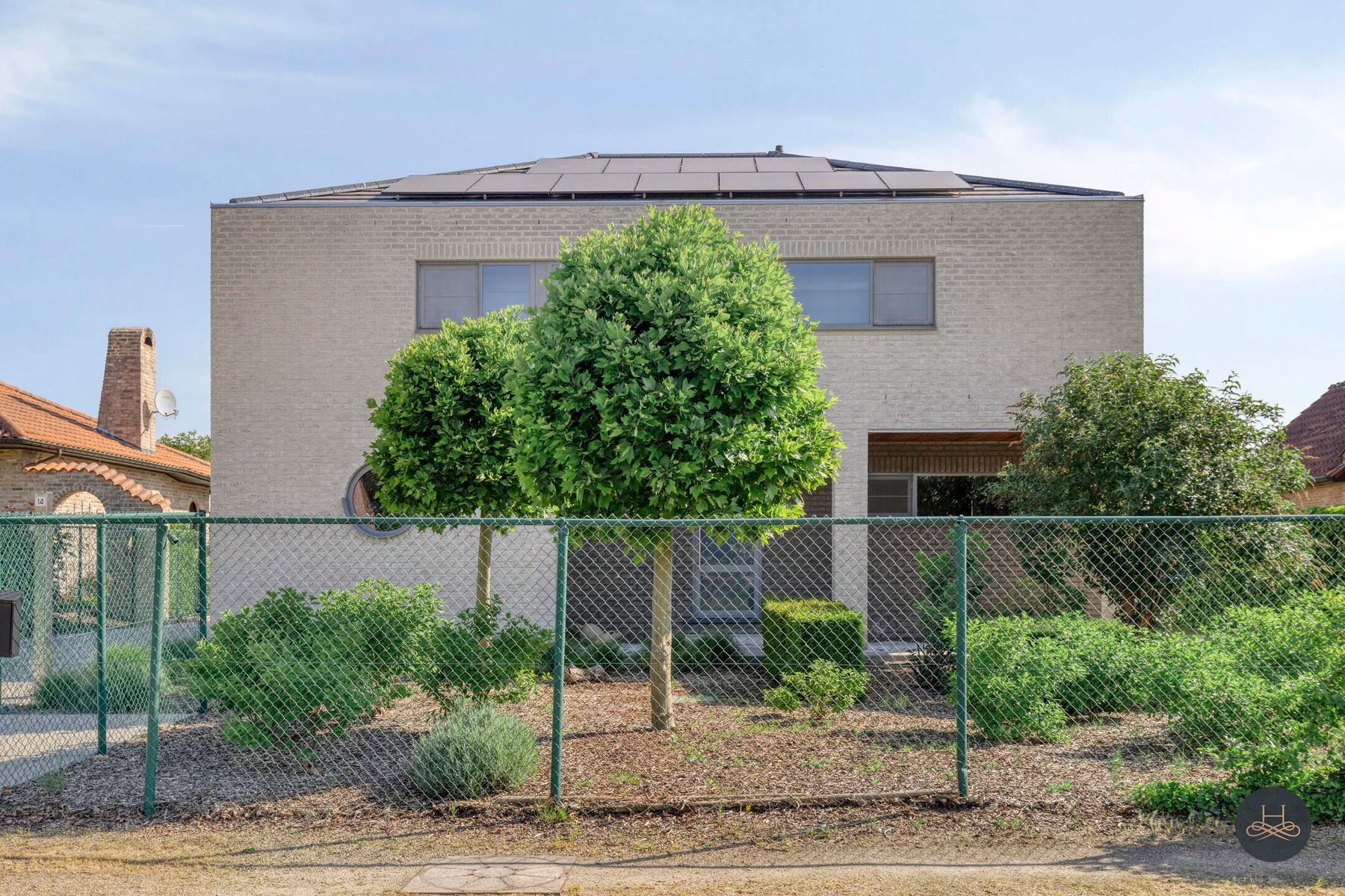 Ruime en recente woning met zwembad foto 2