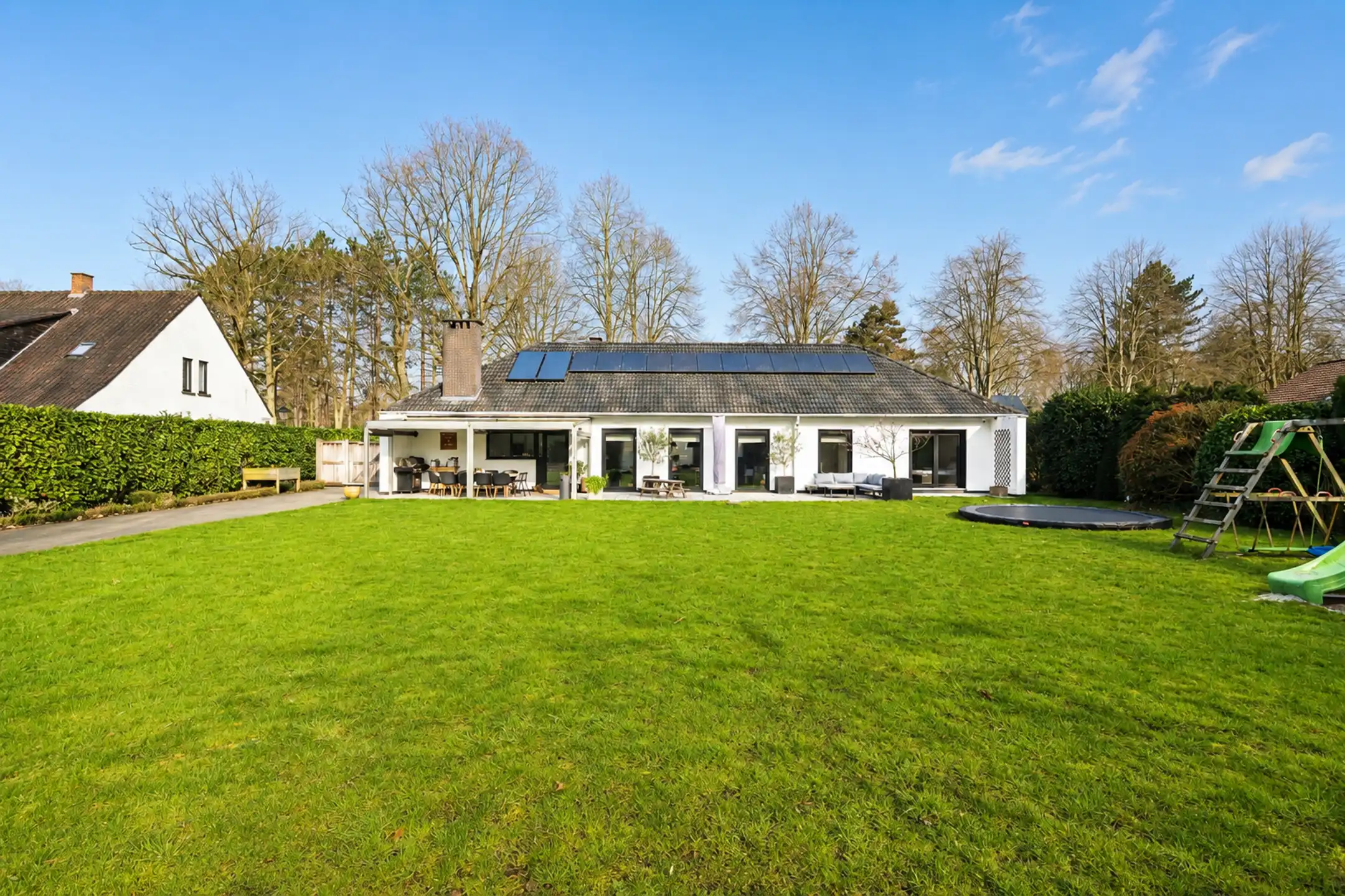 Instapklare gelijkvloerse villa op toplocatie (ca. 2.028 m²) foto 27