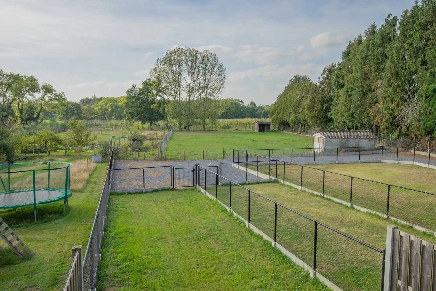 Gerenoveerde halfopen bebouwing met 3 slaapkamers, tuin en 2 autostaanplaatsen! foto 24