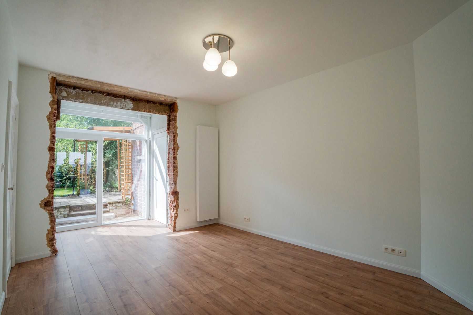 Gelijkvloers 1 slaapkamer appartement met tuin nabij centrum foto 2