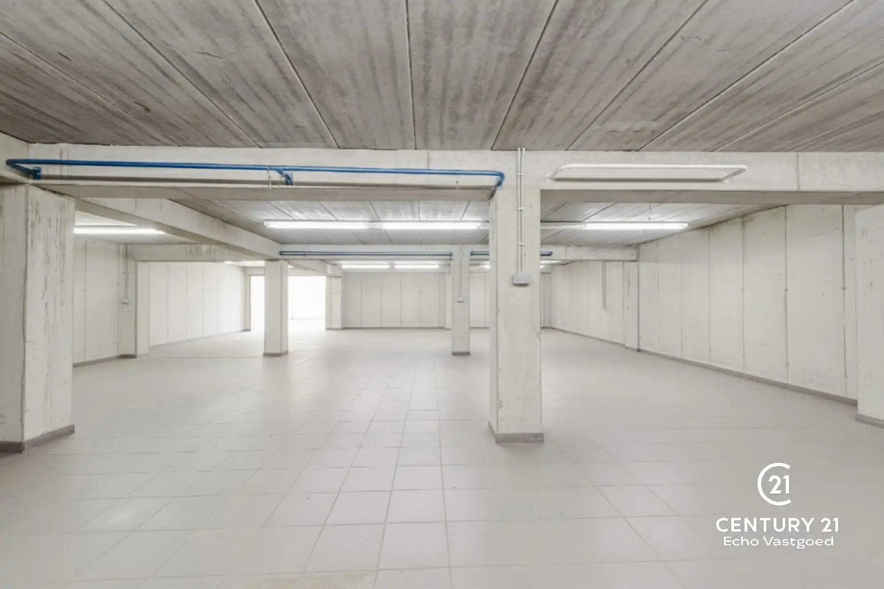 Topgelegen handelspand met magazijn en privatieve parking foto 8
