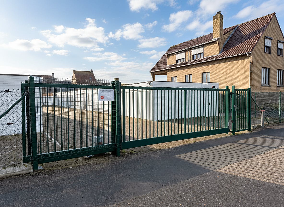 Goedgelegen garagebox op wandelafstand van de Zeedijk! foto 4