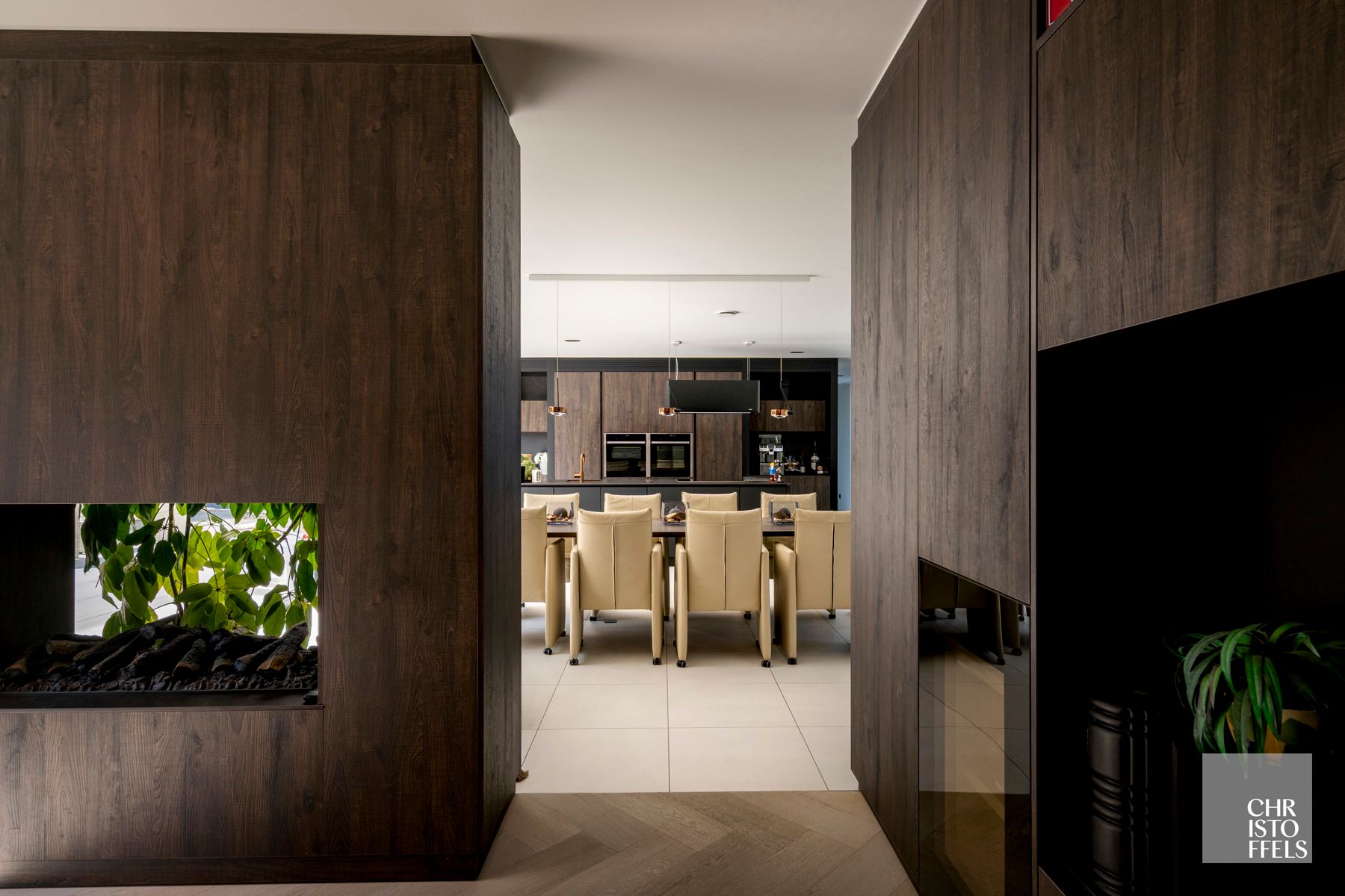 Multifunctioneel gebouw met 2 wooneenheden, kantoor en showroom op een perceel van 2.074 m²! foto 10
