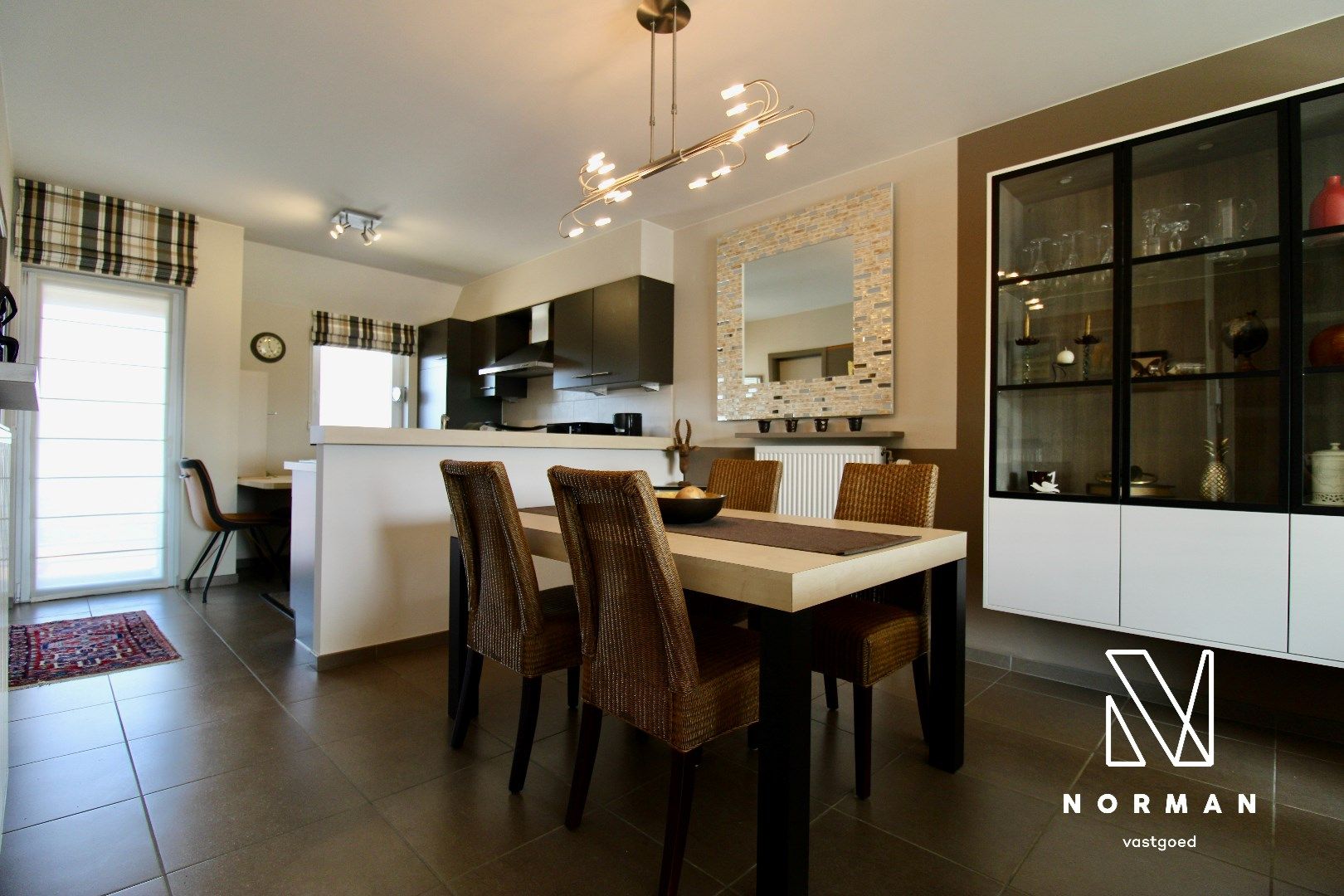 Prachtig appartement met 2 terrassen en garage in Heule! foto {{pictureIndex}}