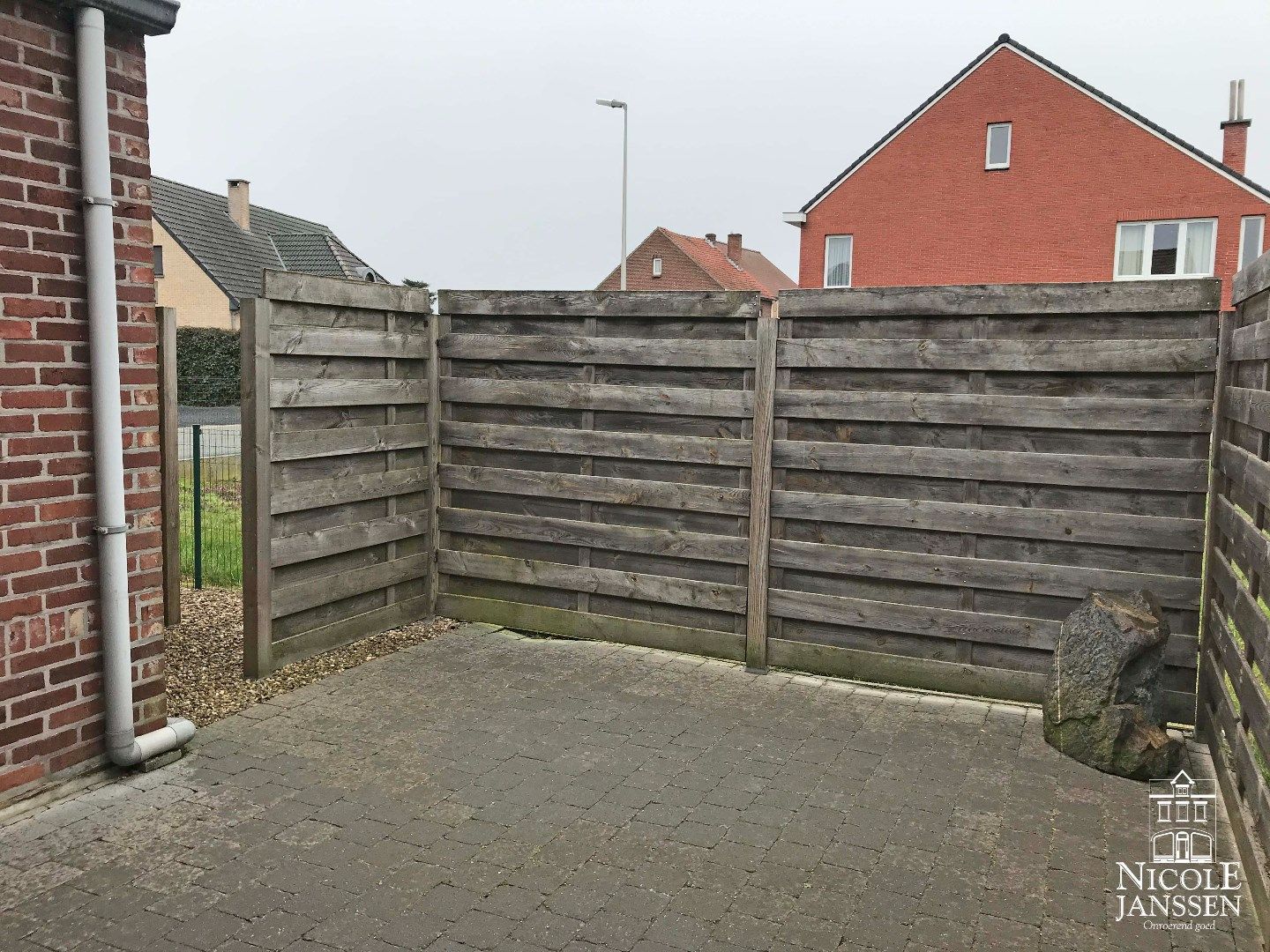 Gezinswoning met drie slaapkamers en terras in Voorshoven foto 11