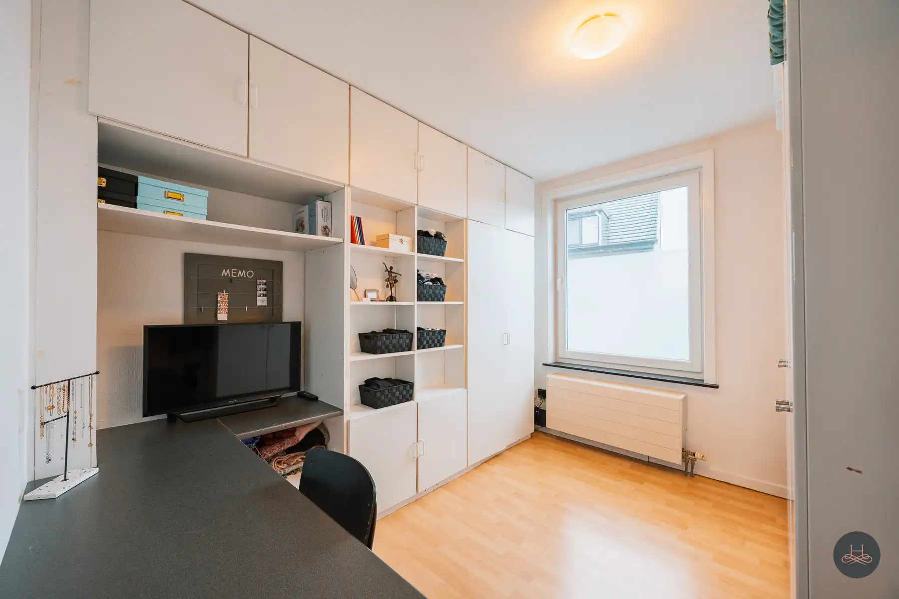 Charmante, halfopen, gerenoveerde woning met 3 staanplaatsen foto 17