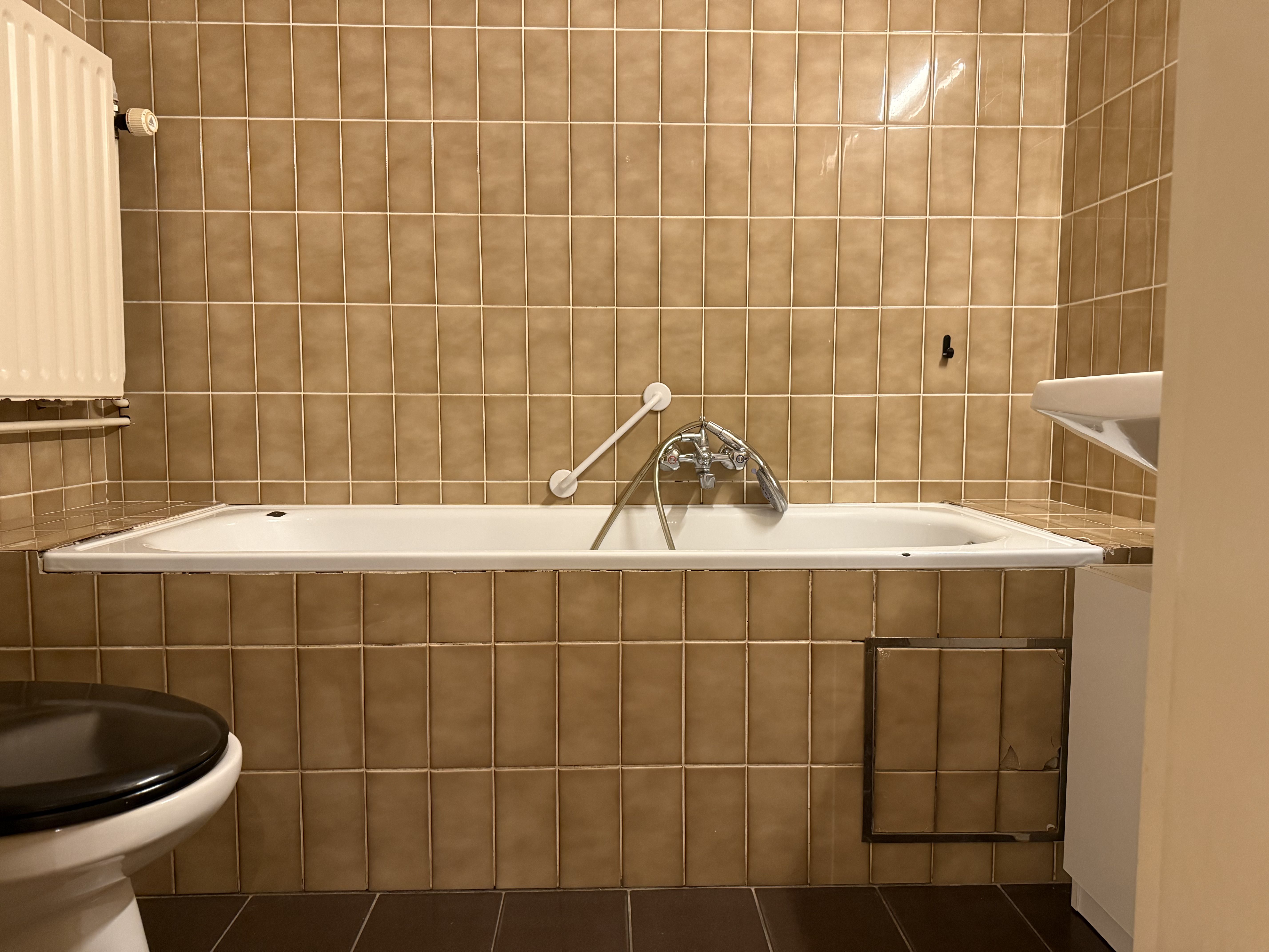 Appartement te huur voor 1 jaar in centrum Brasschaat - huurprijs inclusief verwarming en water. foto 6