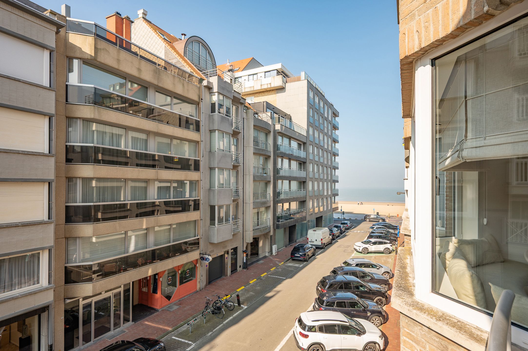 Stijlvol gerenoveerd appartement in het hart van het Zoute.. foto 4