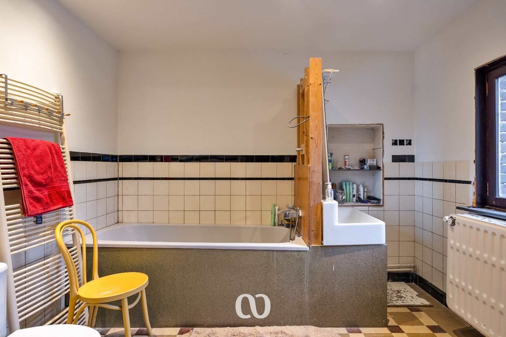 Gedeeltelijk gerenoveerde half open bebouwing met atelier foto 14