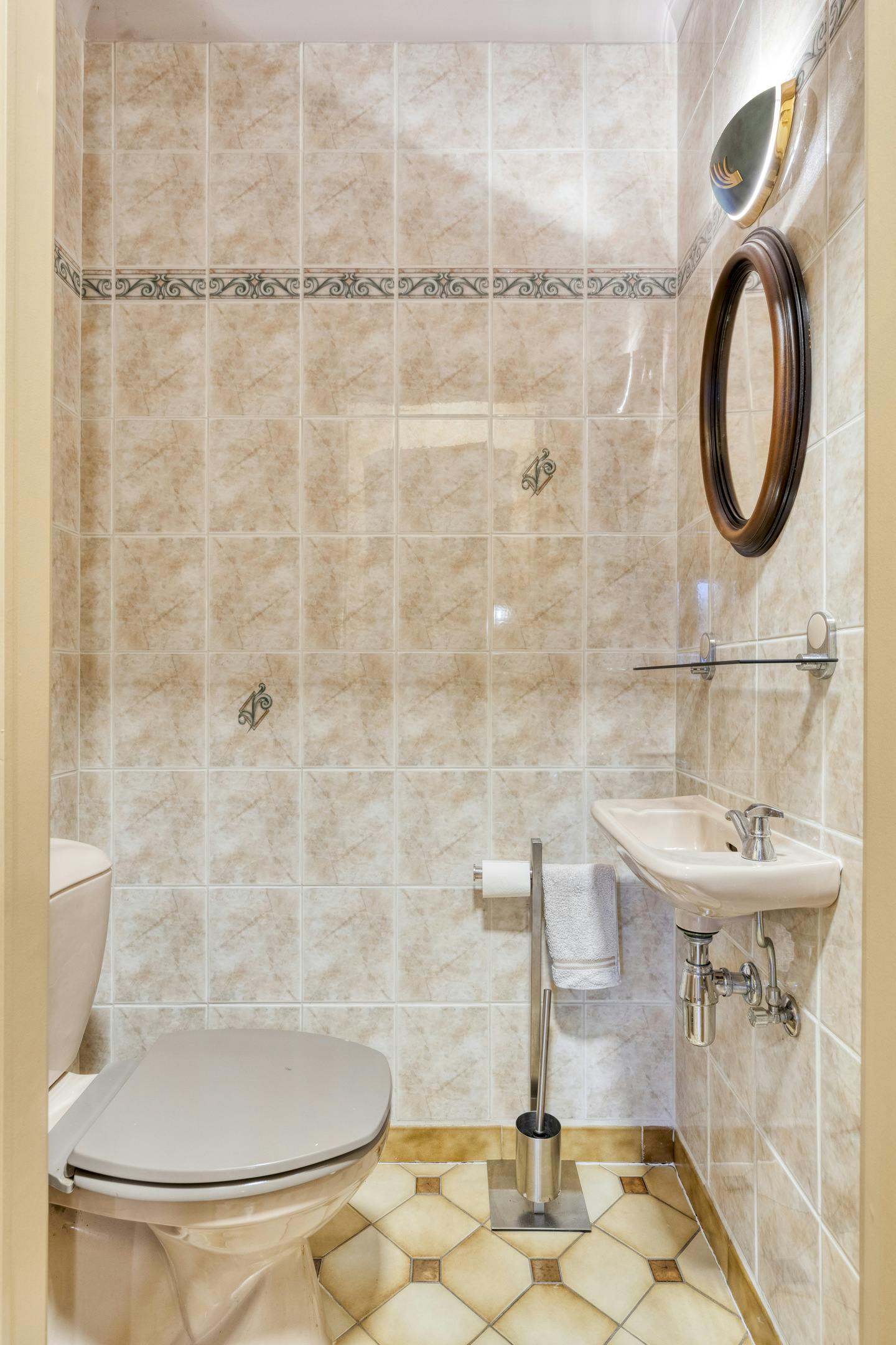 Mooie villa met schitterende tuin in residentiële woonwijk foto 25