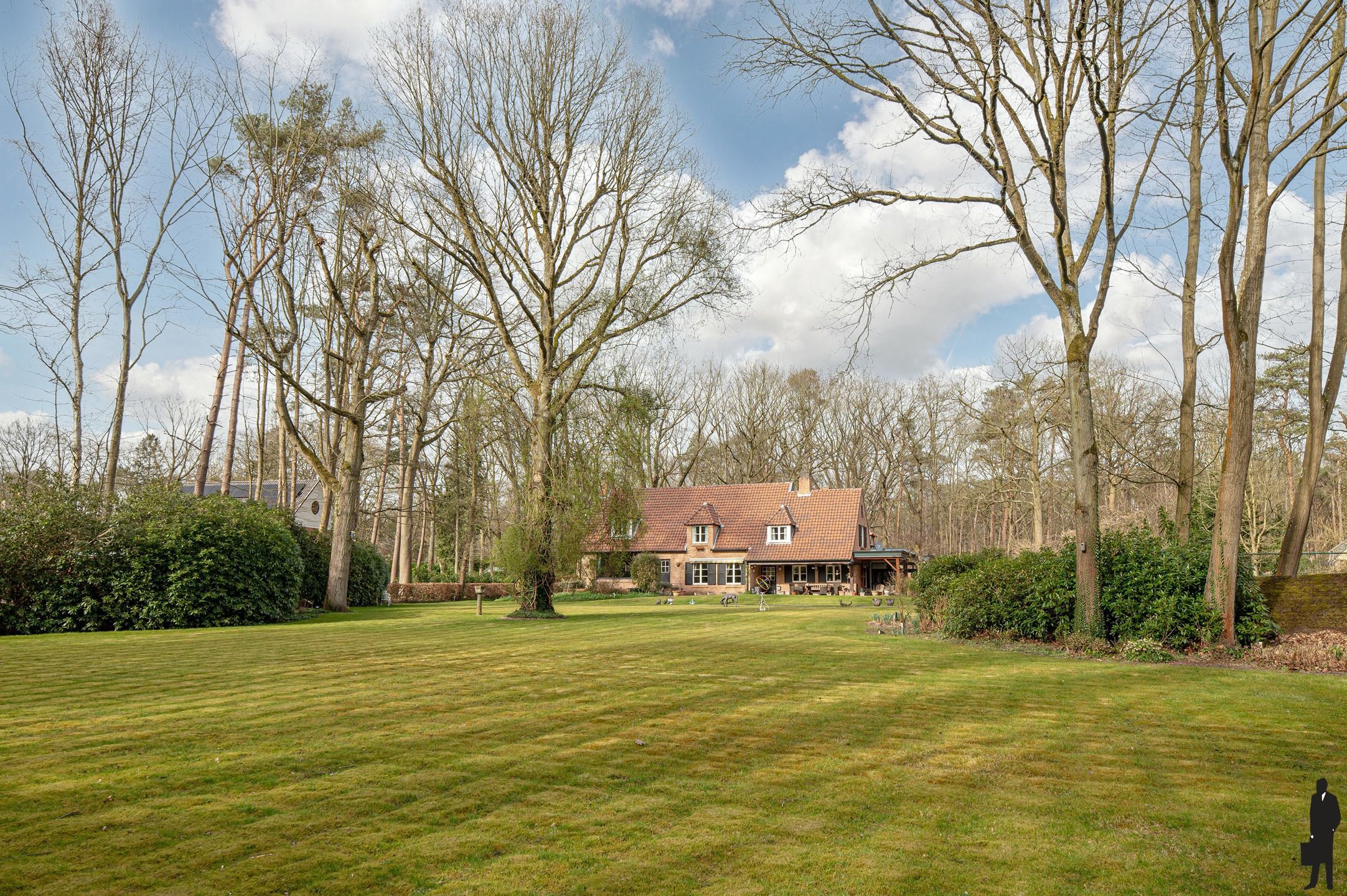 Op absolute toplocatie gelegen villa! foto 2