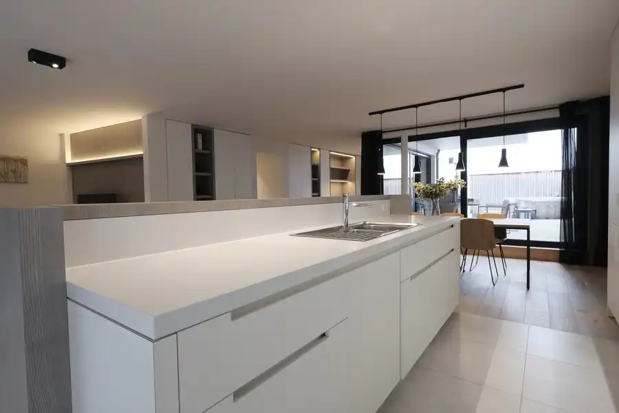 Prachtig gemeubeld luxeappartement met twee slaapkamers gelegen in dé winkelstraat van Hasselt foto 14