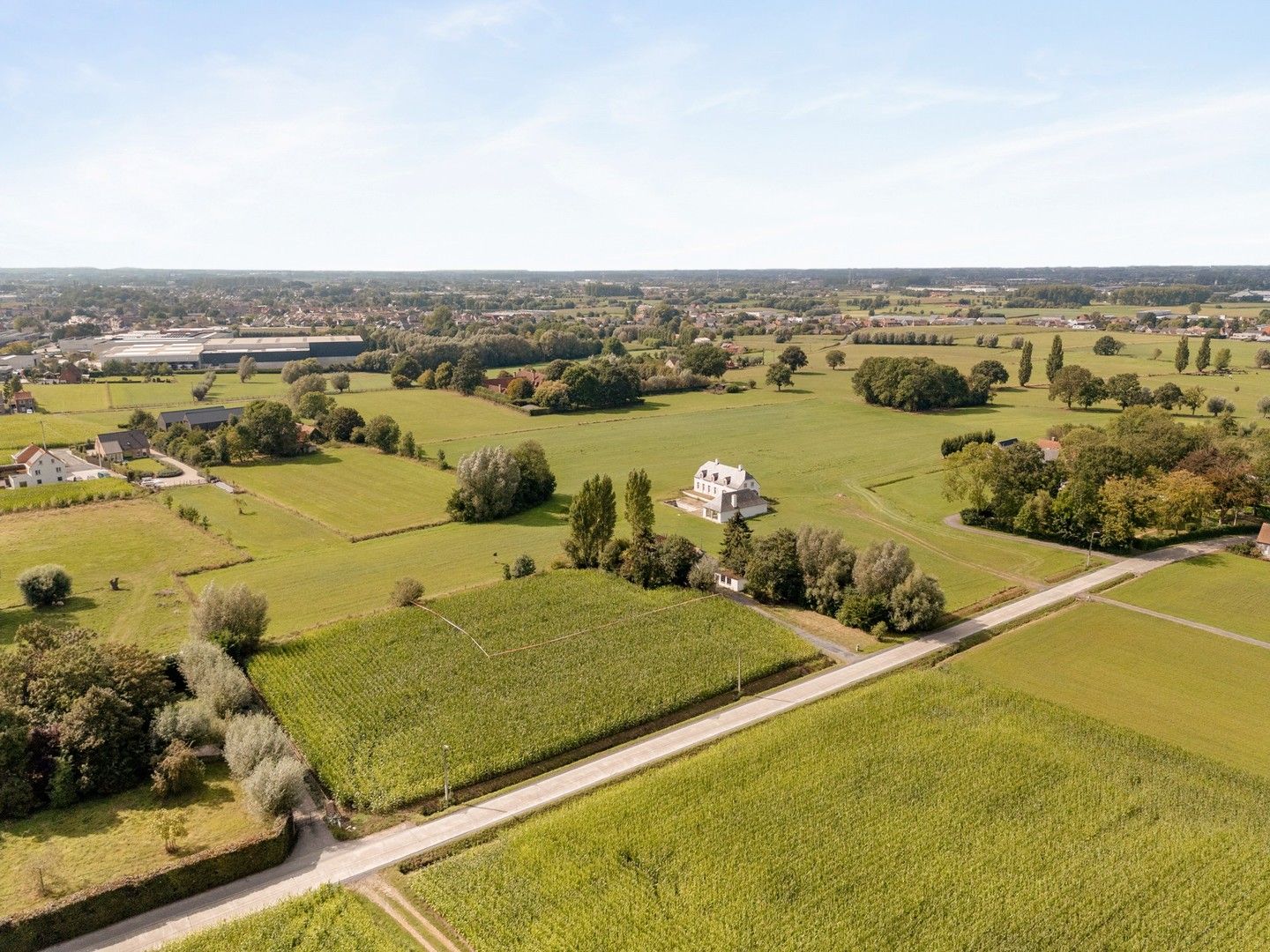 Volledig te renoveren landelijk knus woonhuis of zelf te bouwen woning op deze prachtige locatie in Ingooigem foto 1