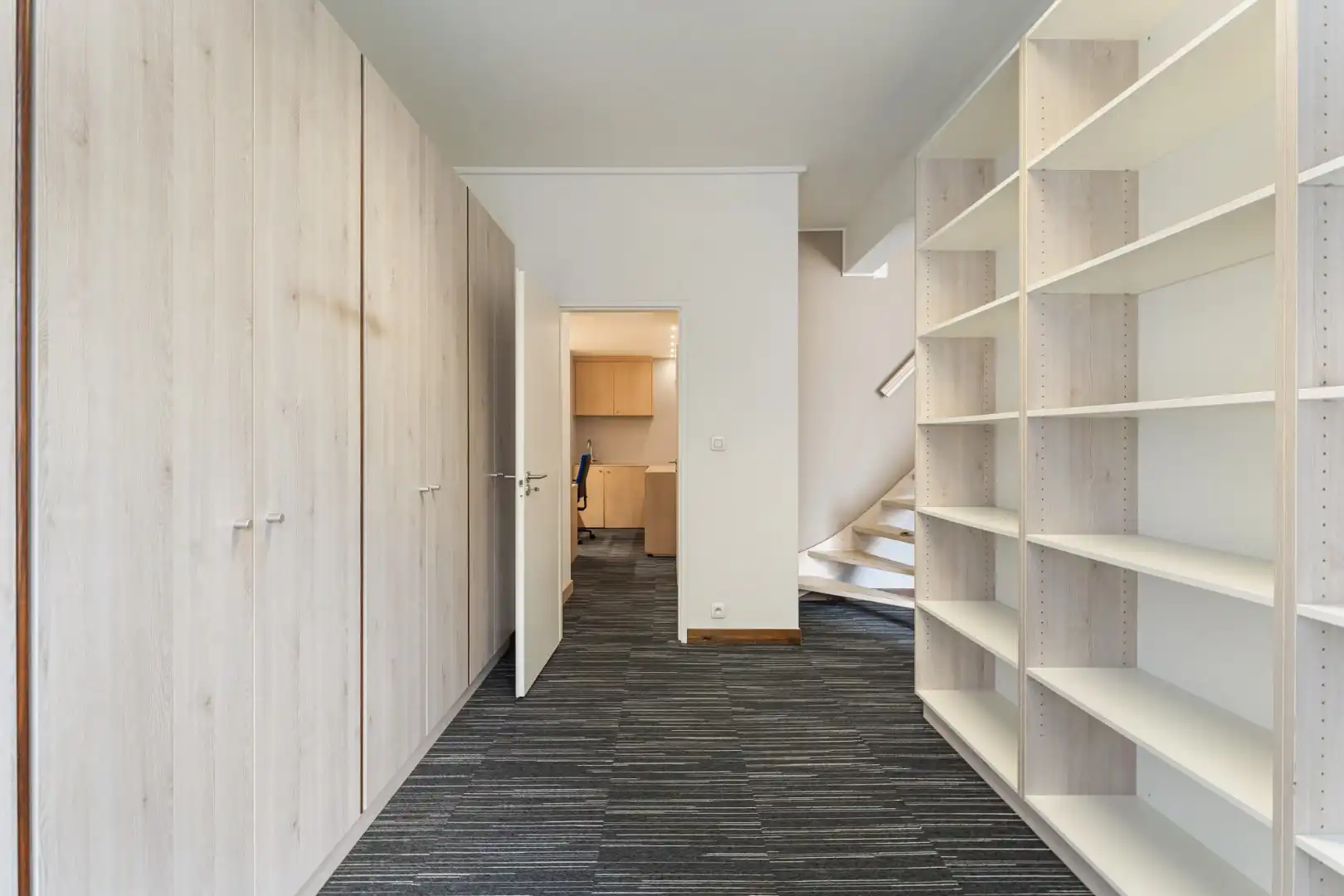 Handelspand op toplocatie, 226m², ruime parkeergelegenheid foto 17