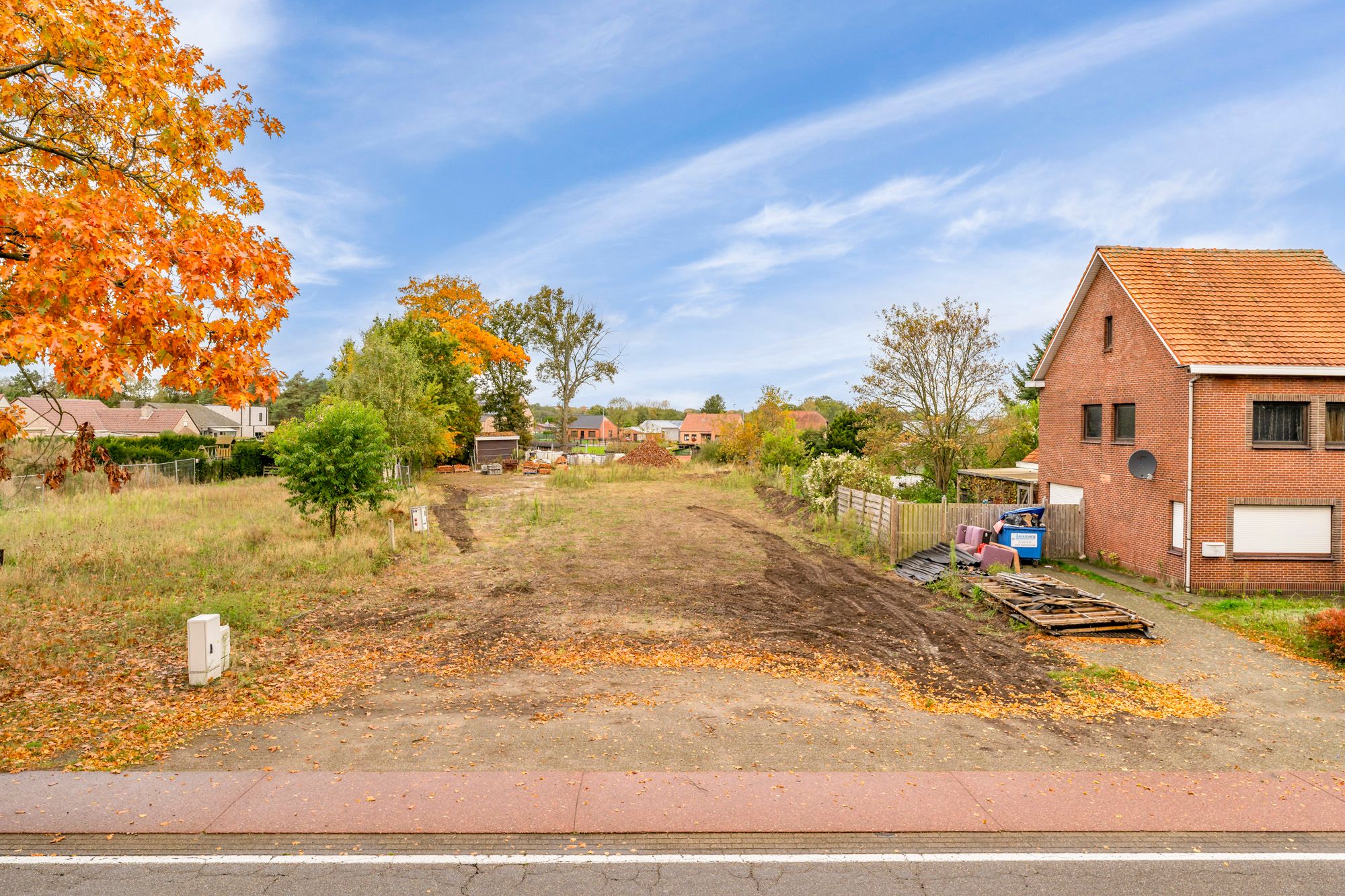 KNAPPE BOUWKAVEL (+-17A) OP GROENE, DOCH CENTRALE EN GUNSTIGE LOCATIE IN LOMMEL! Deze bouwkavel met maar liefst een oppervlakte van +-17a biedt de mogelijkheid voor het bouwen van een prachtige eengezinswoning op een heerlijke plek. Zo zijn basisschool, supermarkt, bakker, apotheek, horeca op fietsafstand bereikbaar. Centraal tussen Lommel en Leopoldsburg gelegen. foto 7