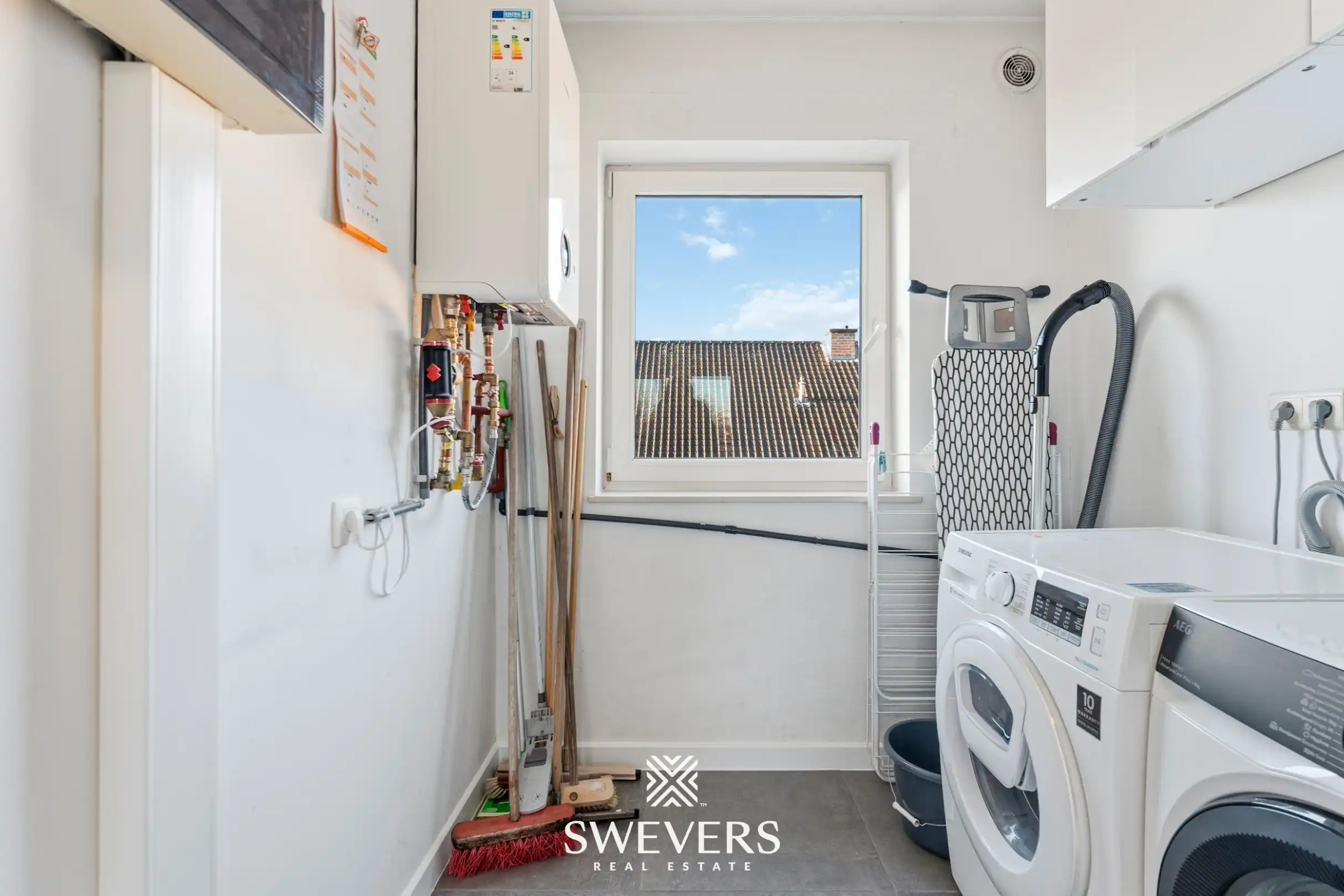 Gerenoveerd appartement met terras op topligging in Diepenbeek foto 21