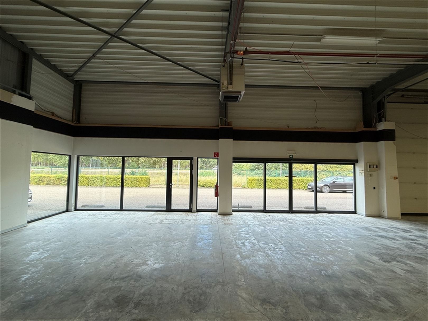 Showroom/Magazijn te Lommel foto 3