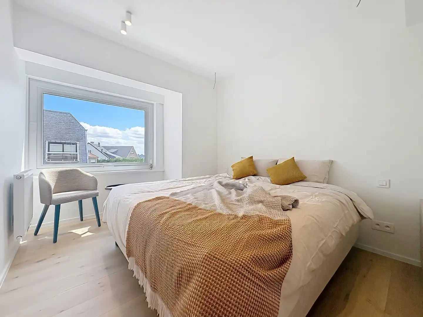 Volledig gerenoveerd appartement met parkeerplaats en lateraal zeezicht te Koksijde foto 9