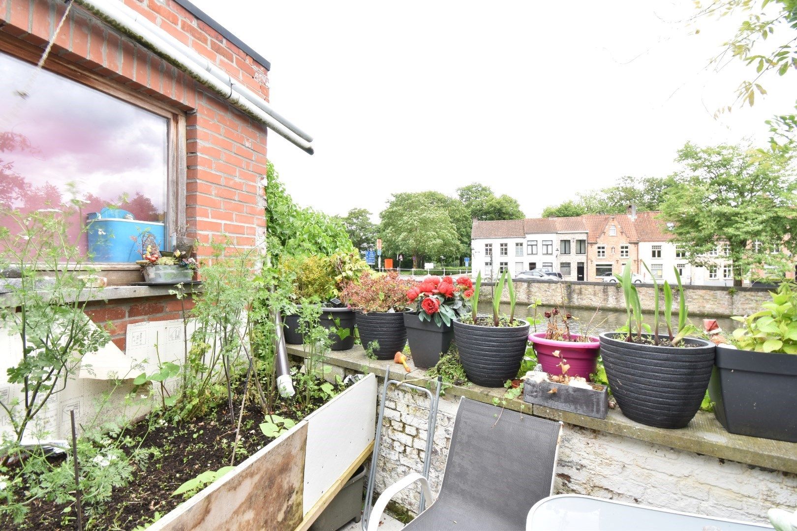 Handelshuis met privé woonst gelegen langs de Lange Rei foto 5