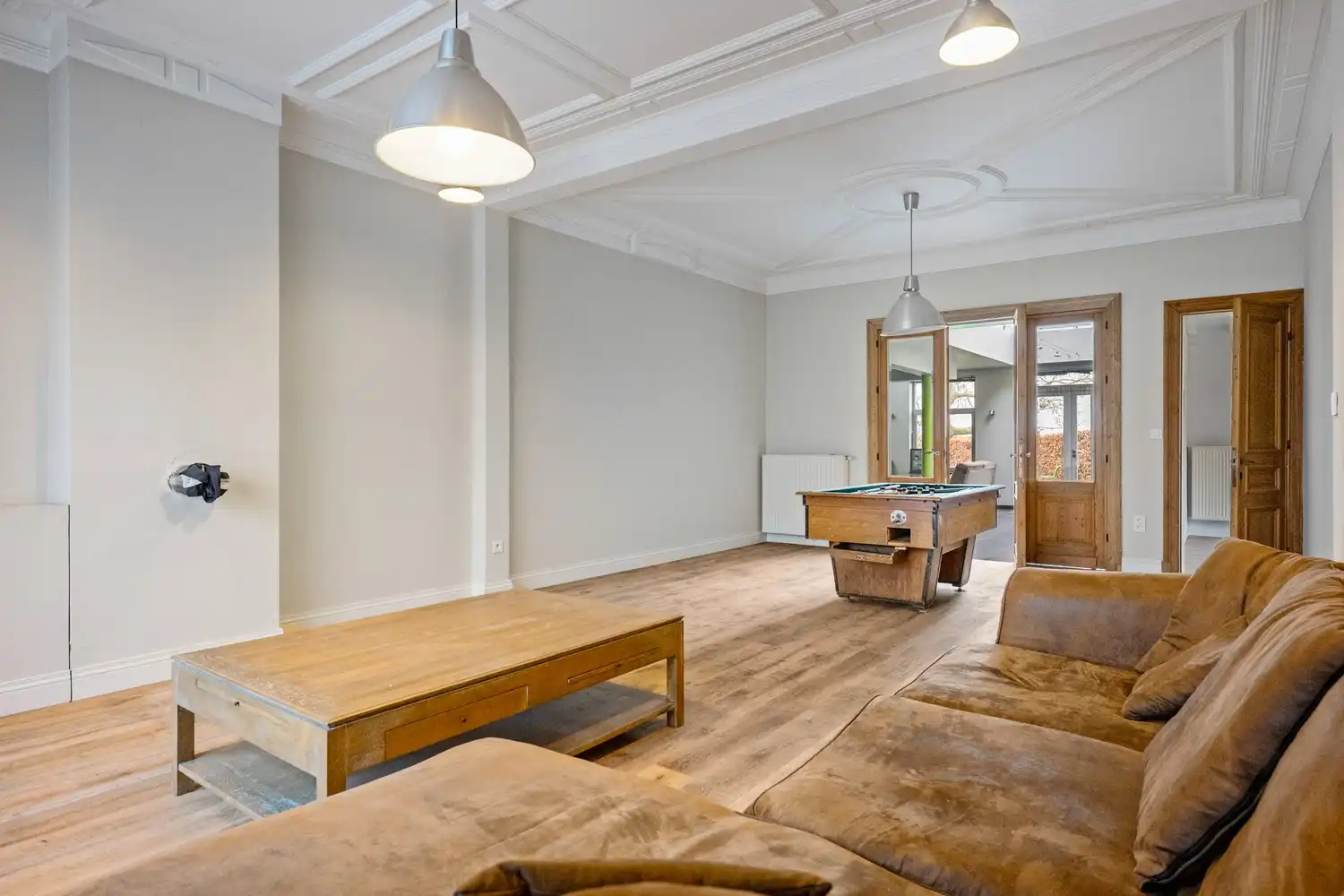 Zonevreemde woning met magazijn te Putte foto 6