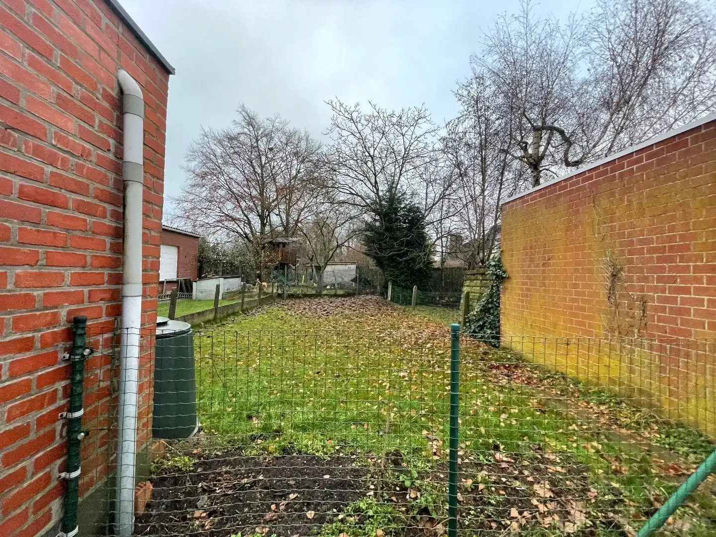 Grote woning met mogelijks vier kamers, garage en ruime tuin foto 4