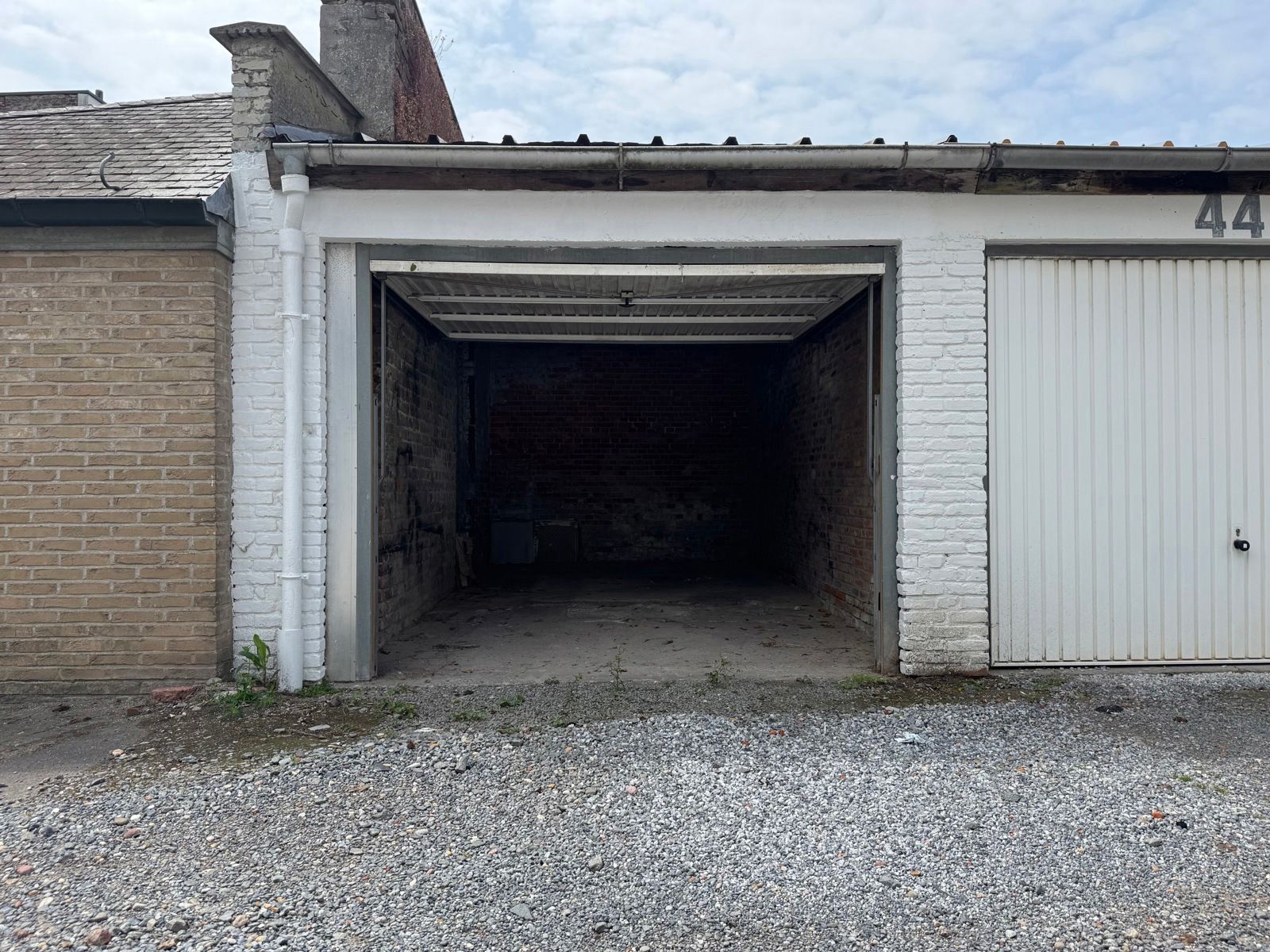 Garage te huur foto {{pictureIndex}}