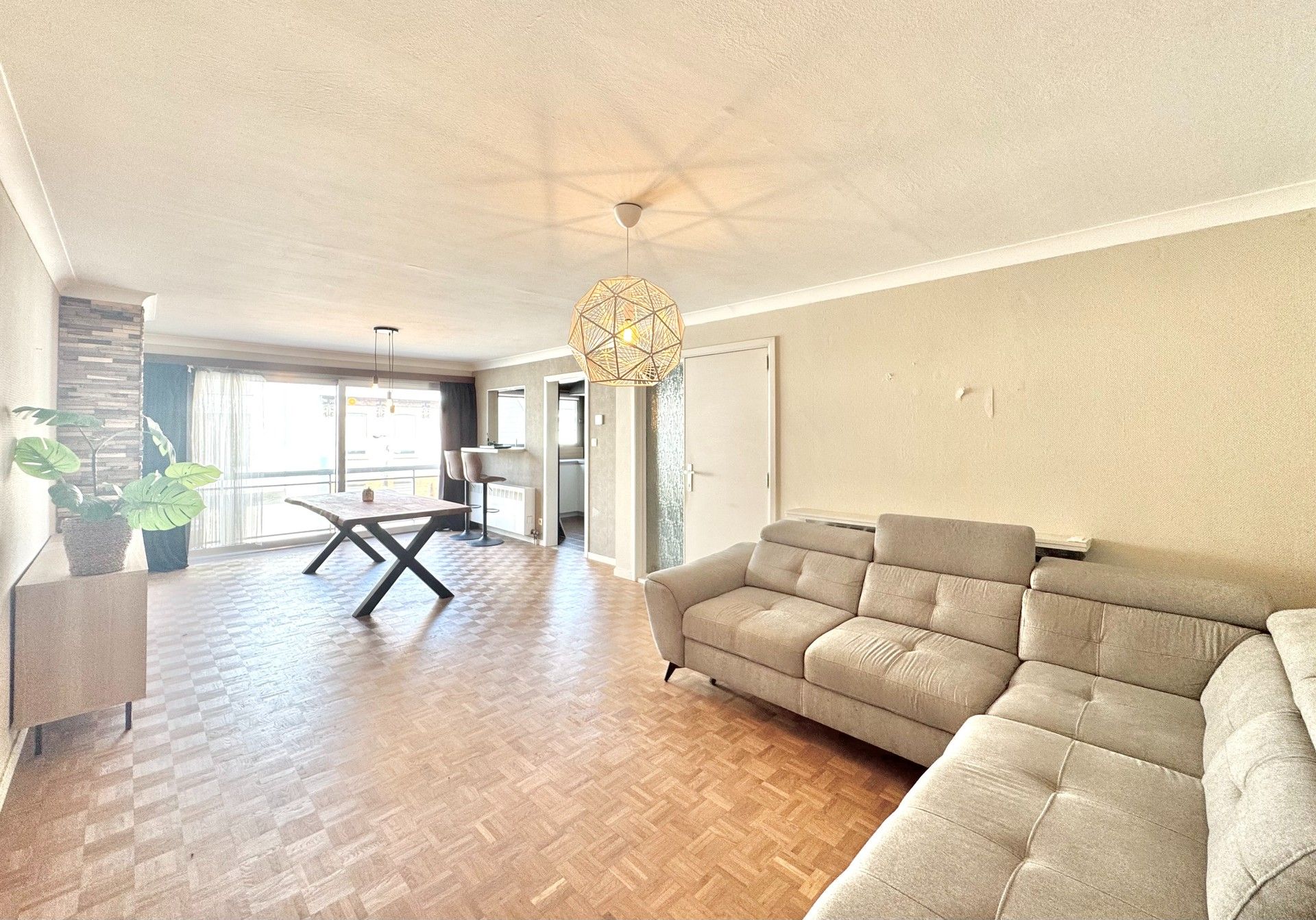 APPARTEMENT MET 2 KAMERS, TERRAS & GARAGE - 92 m² foto 3