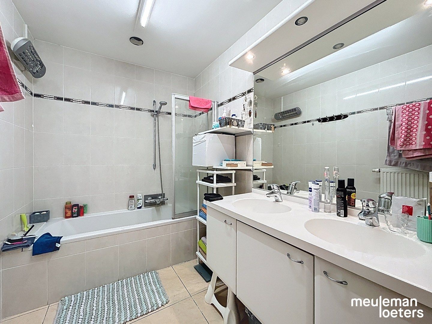 Verzorgd dakappartement met twee slaapkamers  foto 9