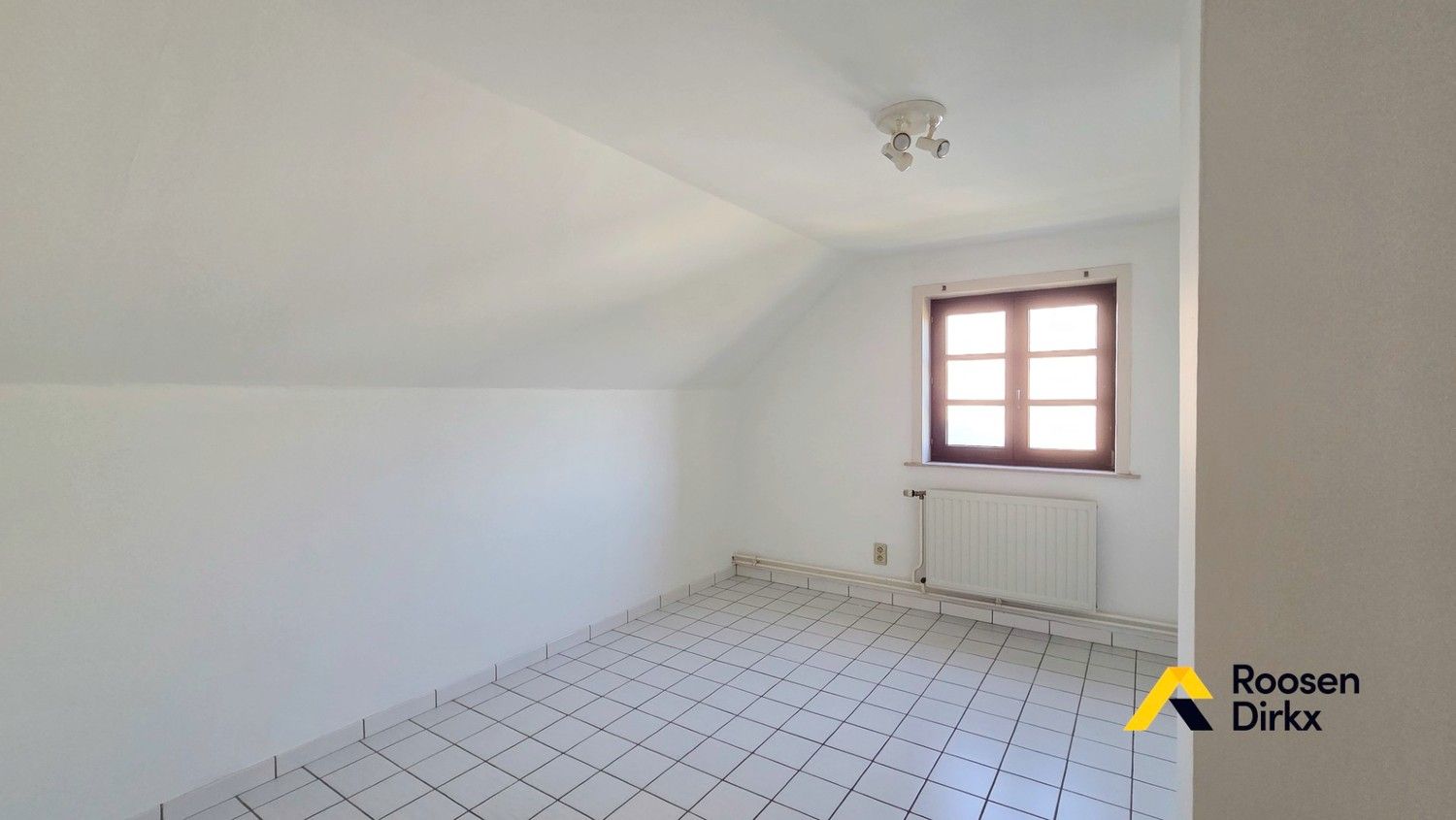 Degelijke woning met 3 slaapkamers en prachtig zicht op ±9 are! foto 30