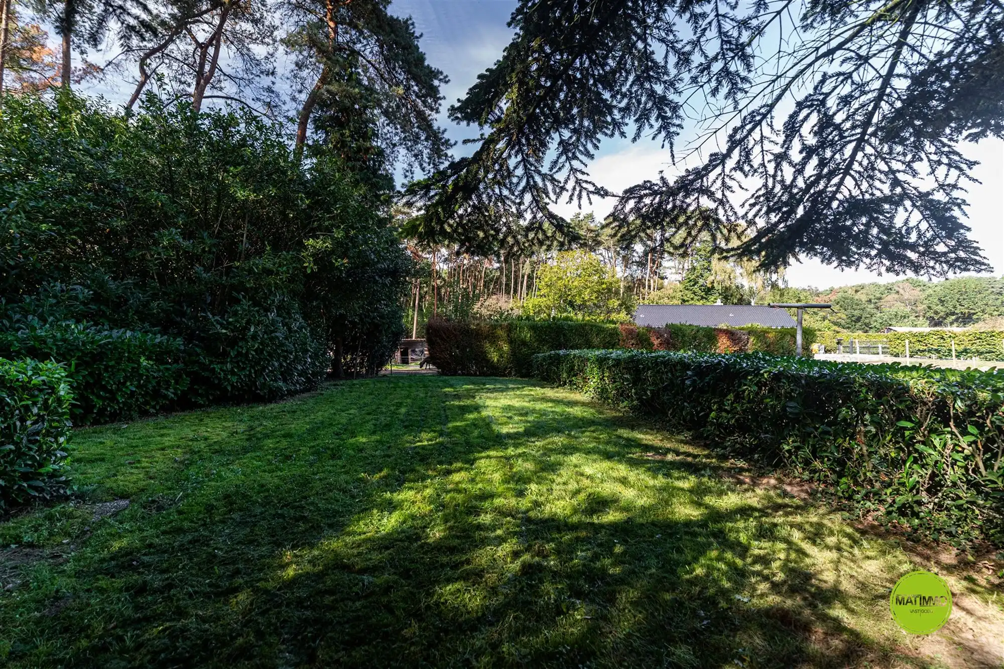 Uniek gelegen woning op een prachtig perceel van 3333 m² foto 9