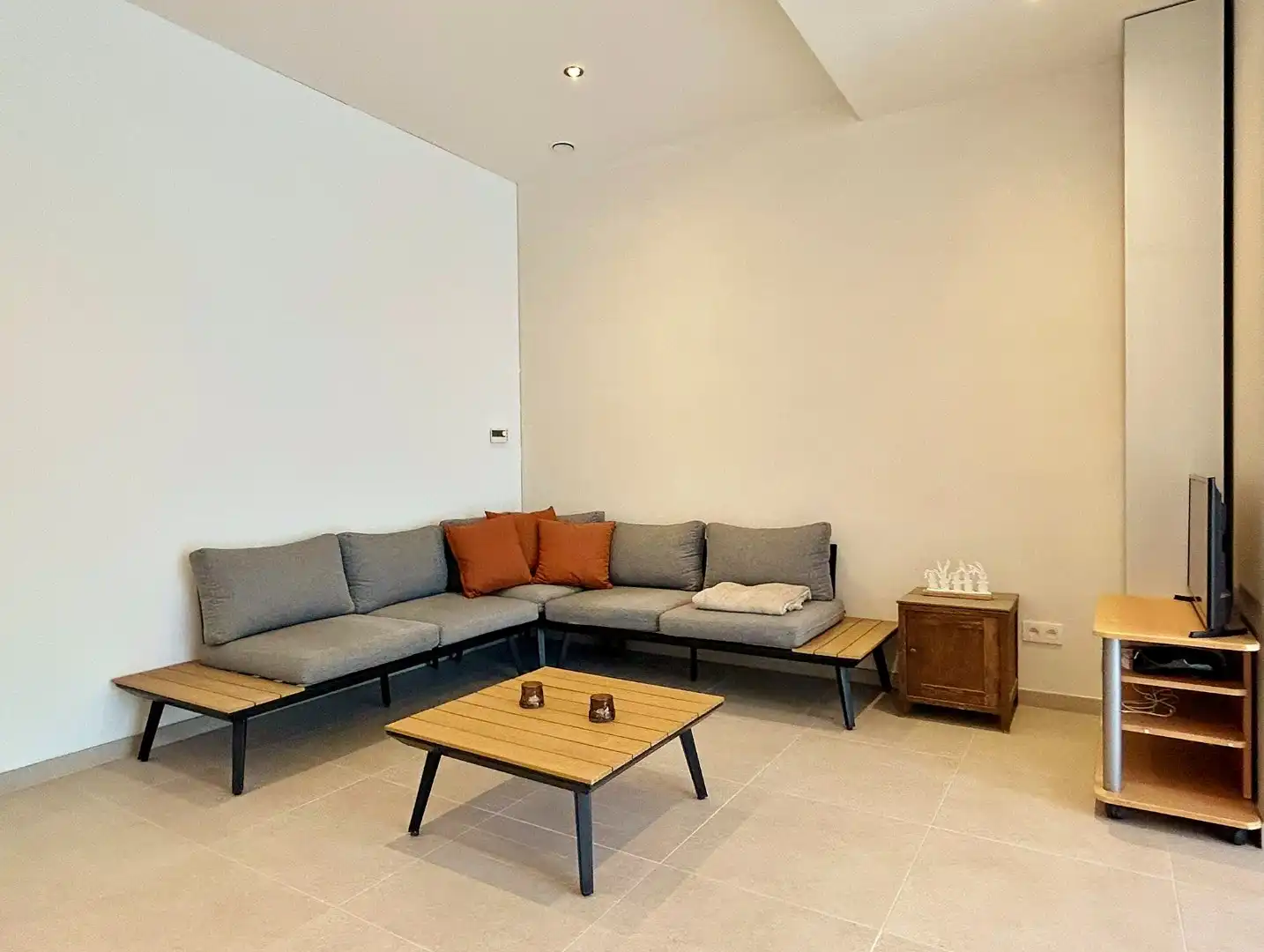 Volledig gerenoveerde rijwoning met 3 slaapkamers en gezellig tuintje. foto 5