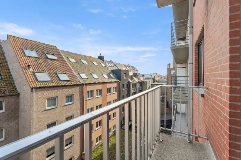 APPARTEMENT MET DRIE SLAAPKAMERS MET FRONTAAL ZEEZICHT GELEGEN TUSSEN DE ESPLANADE EN DE ZEELAAN foto 13