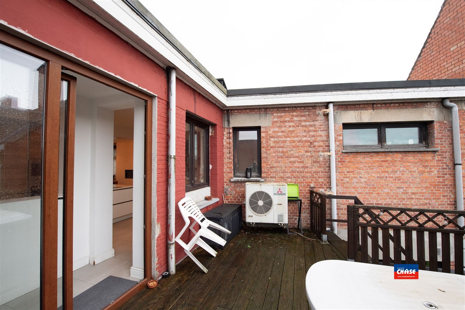 Handelshuis met groot appartement, garage en tuin foto 36