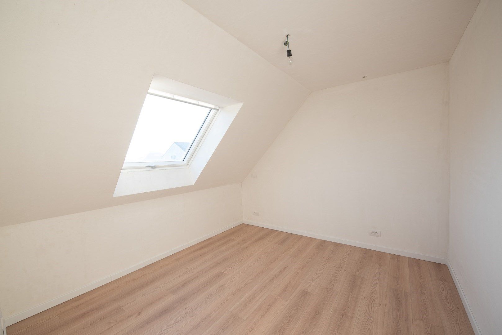 Knappe NIEUWBOUW woning met 3 slaapkamers en leuke tuin op topligging te koop te Olsene!  foto 11