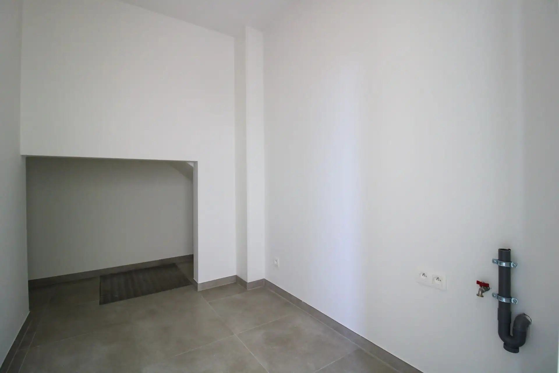 Instapklare patiowoning met 3 slaapkamers en 2 autostaanplaatsen in het rustige Uikhoven/Maasmechelen! foto 9