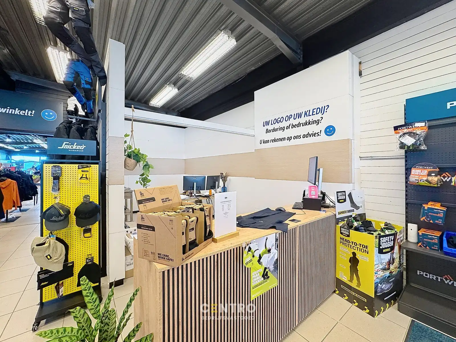 Instapklaar HANDELSPAND met OPSLAGRUIMTE (sectionaalpoort) en private parkeergelegenheid voor de deur op ZICHTLOCATIE "Blauwe Toren" te Brugge. foto 7