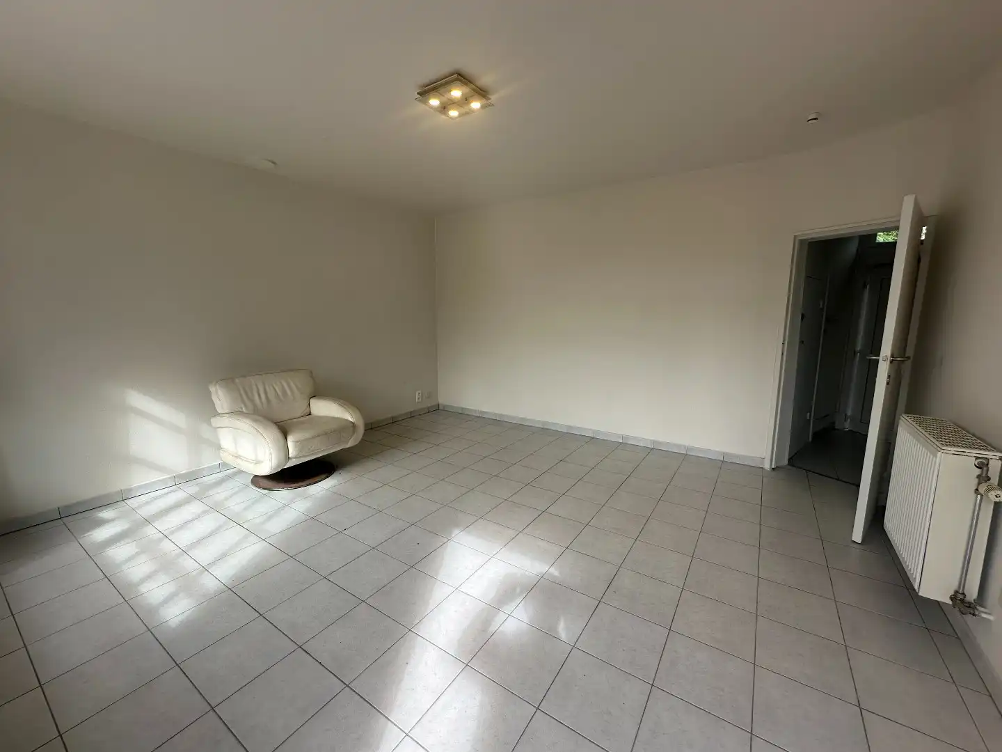 Gezellige gerenoveerde woning met 3 slpk, carport en tuintje, rustige ligging te Torhout foto 4
