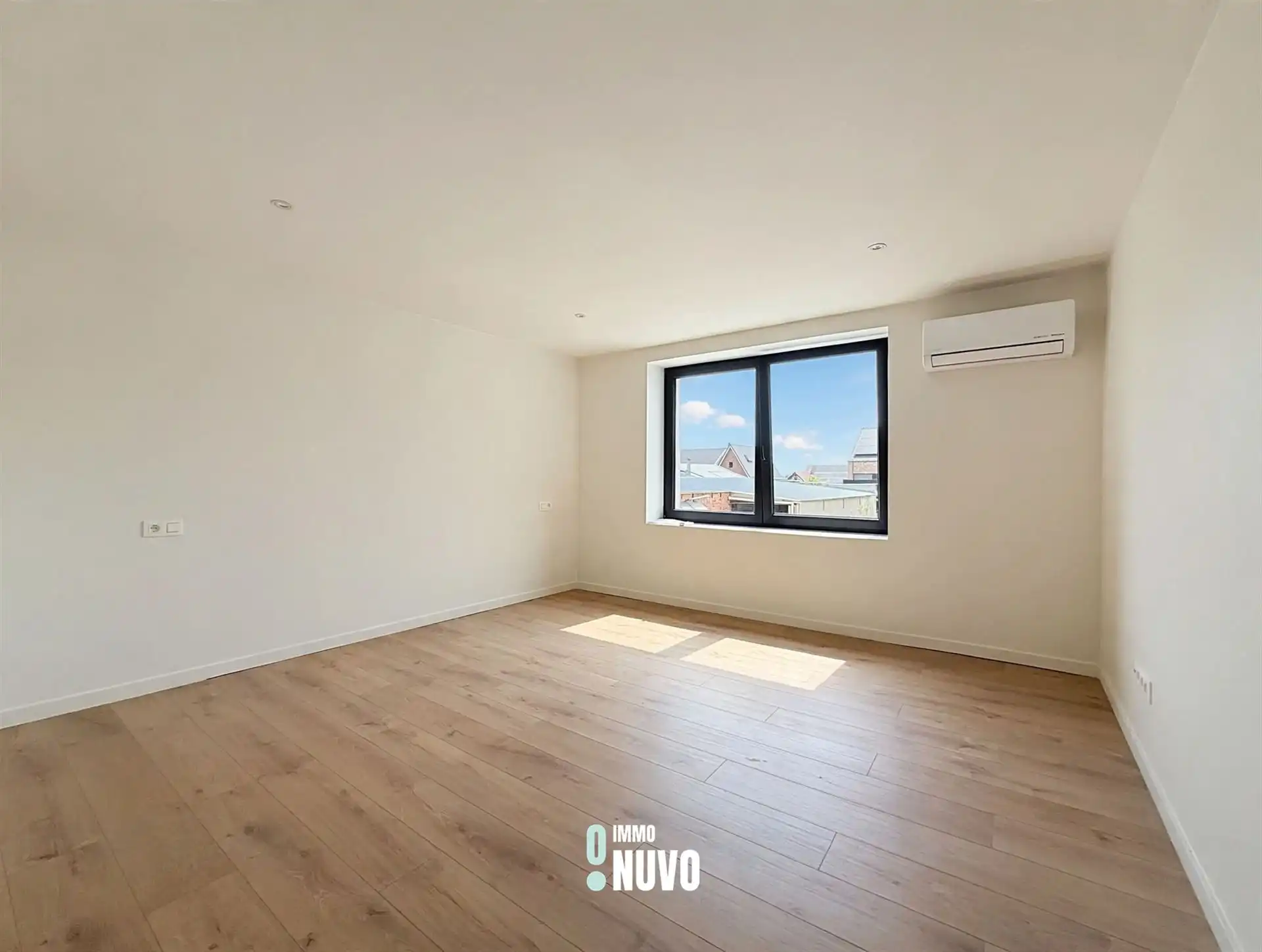 Woning met loods foto 17