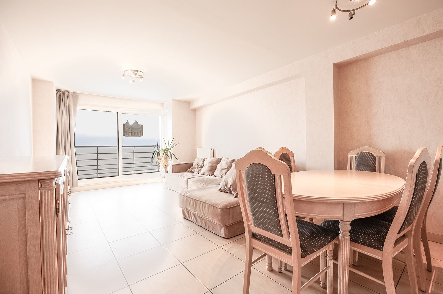 1 slaapkamerappartement met frontaal zeezicht op de zeedijk van Blankenberge foto 3