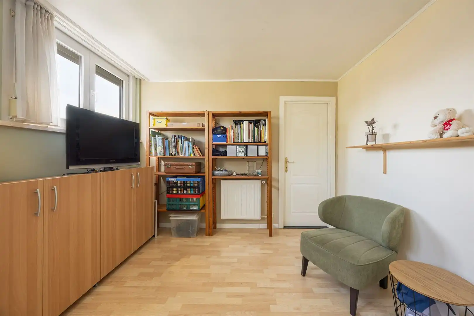 Instapklare halfopen woning in kindvriendelijke woonwijk. foto 24