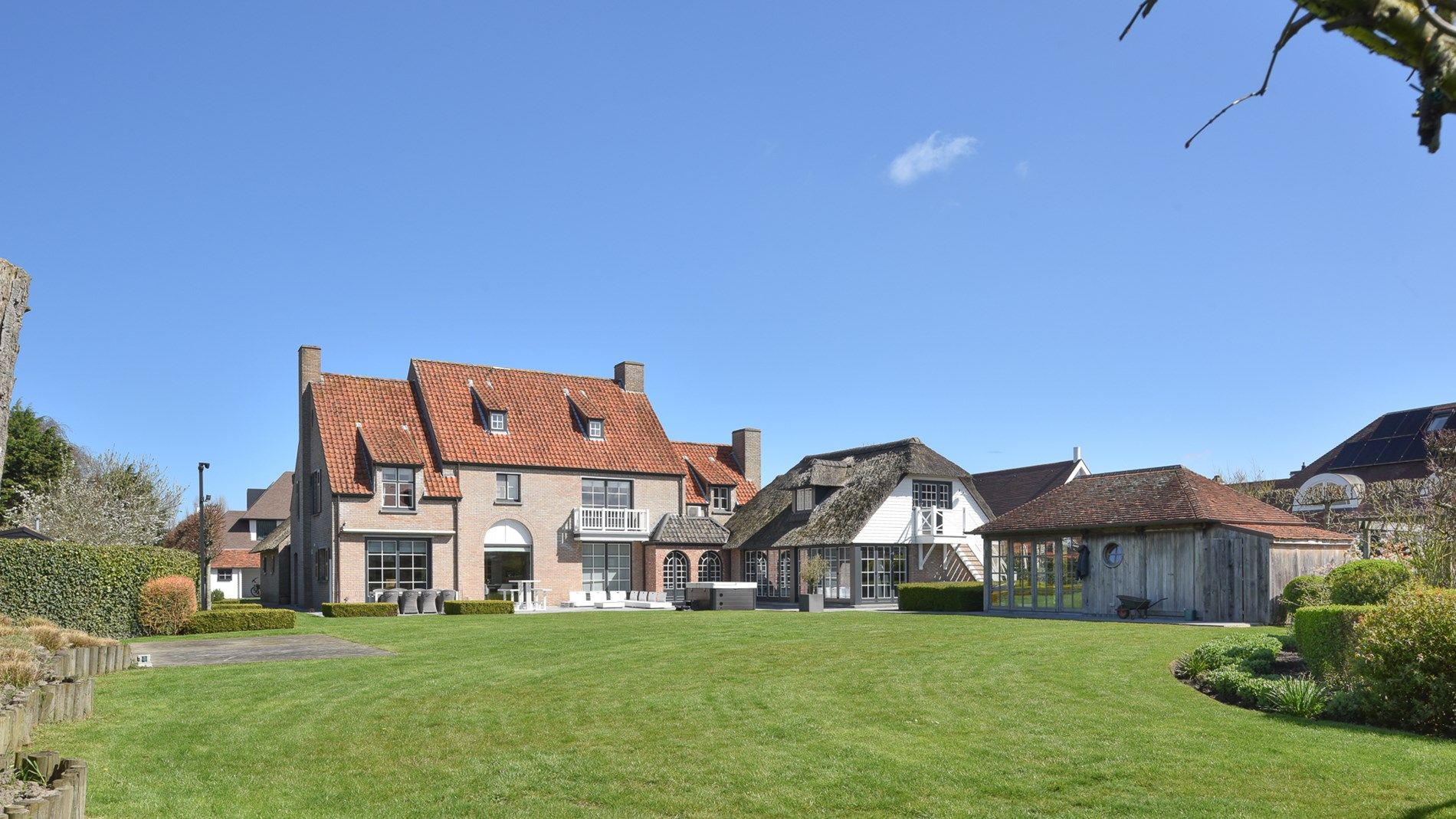 Statige villa rustig gelegen in het Zoute op een ruim perceel (2690m²) foto 1