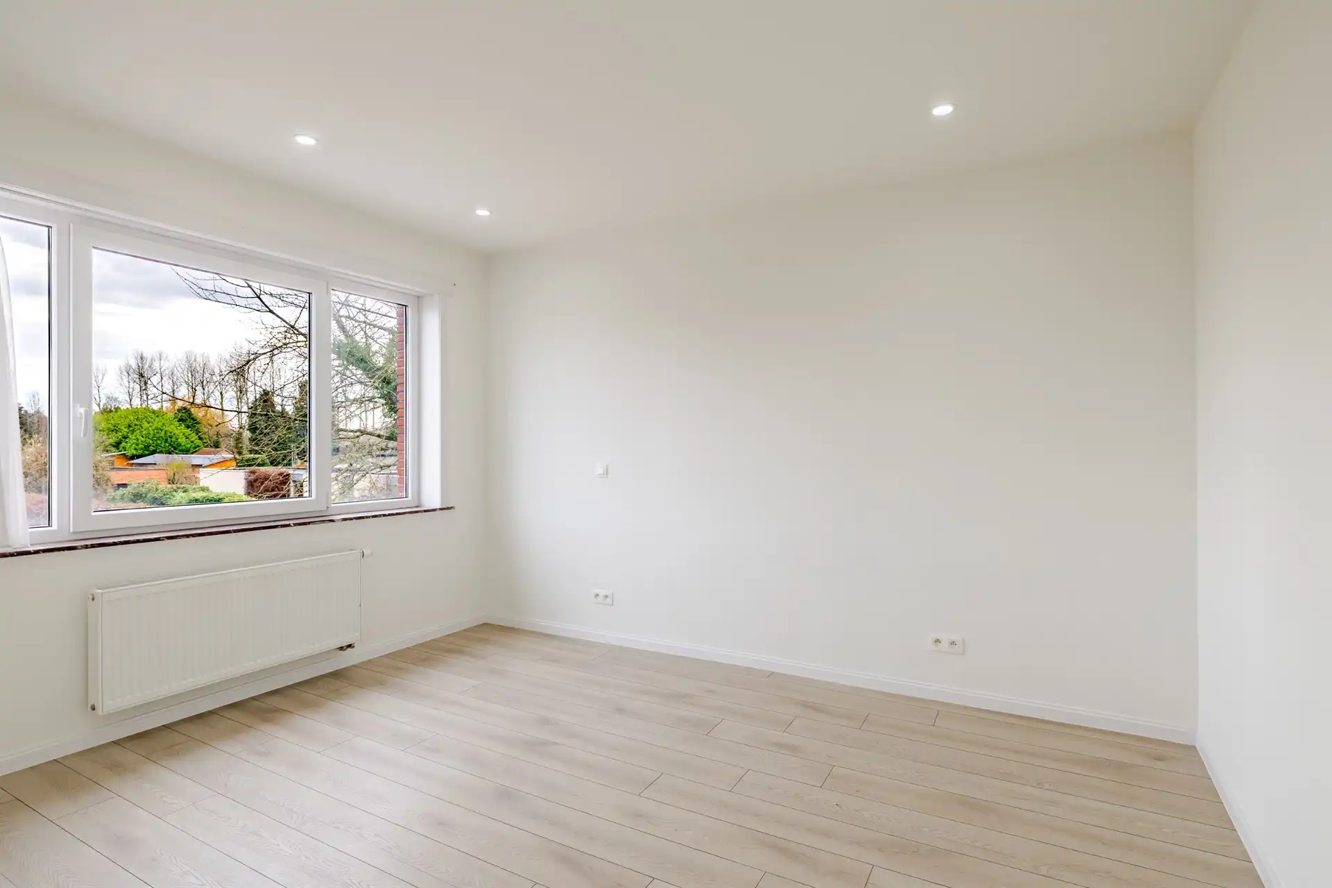 Deels gerenoveerde woning met drie slaapkamers te Erembodegem foto 13