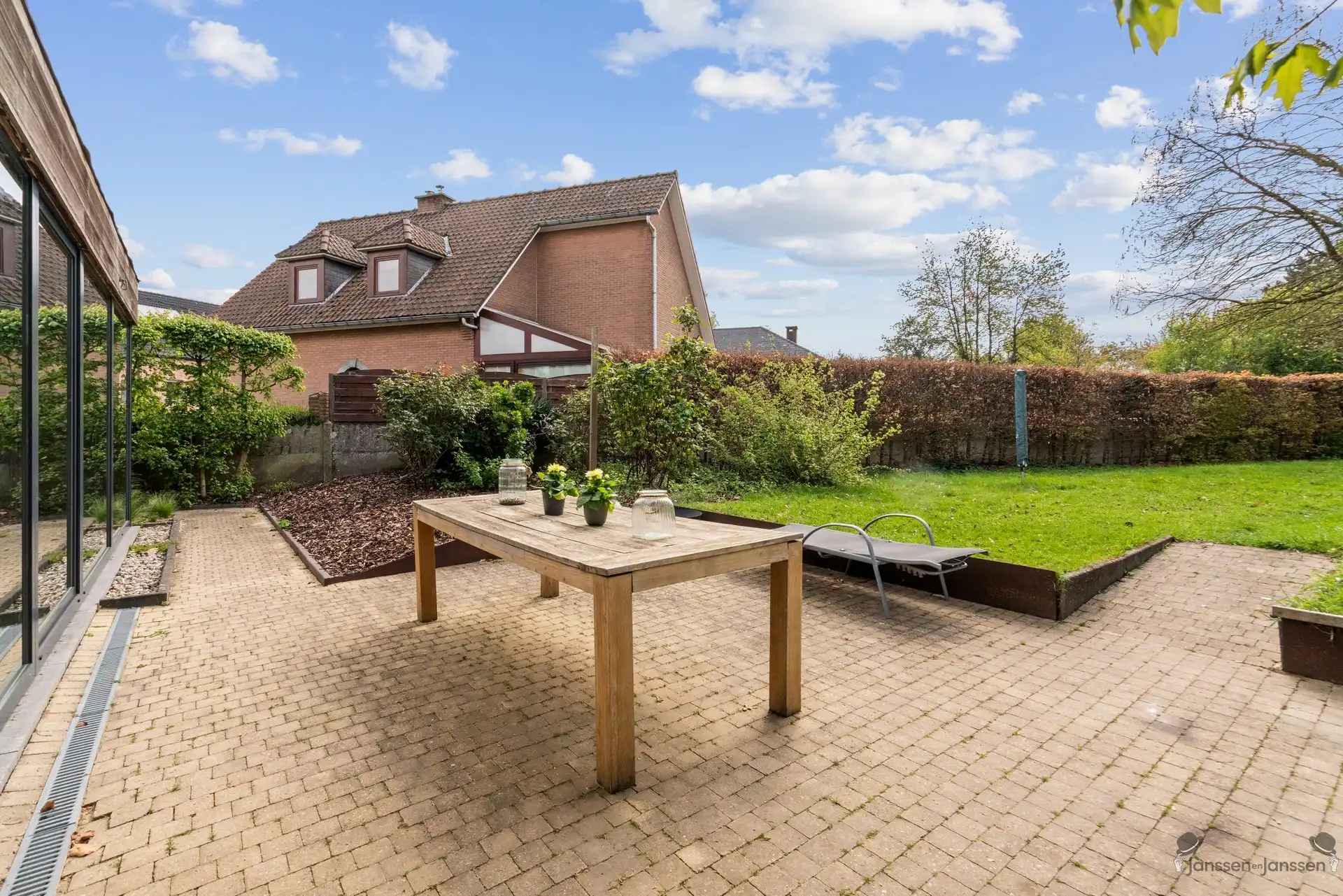 Karaktervolle, volledig gerenoveerde woning met ruime tuin en uitzicht op paardenweide foto 18