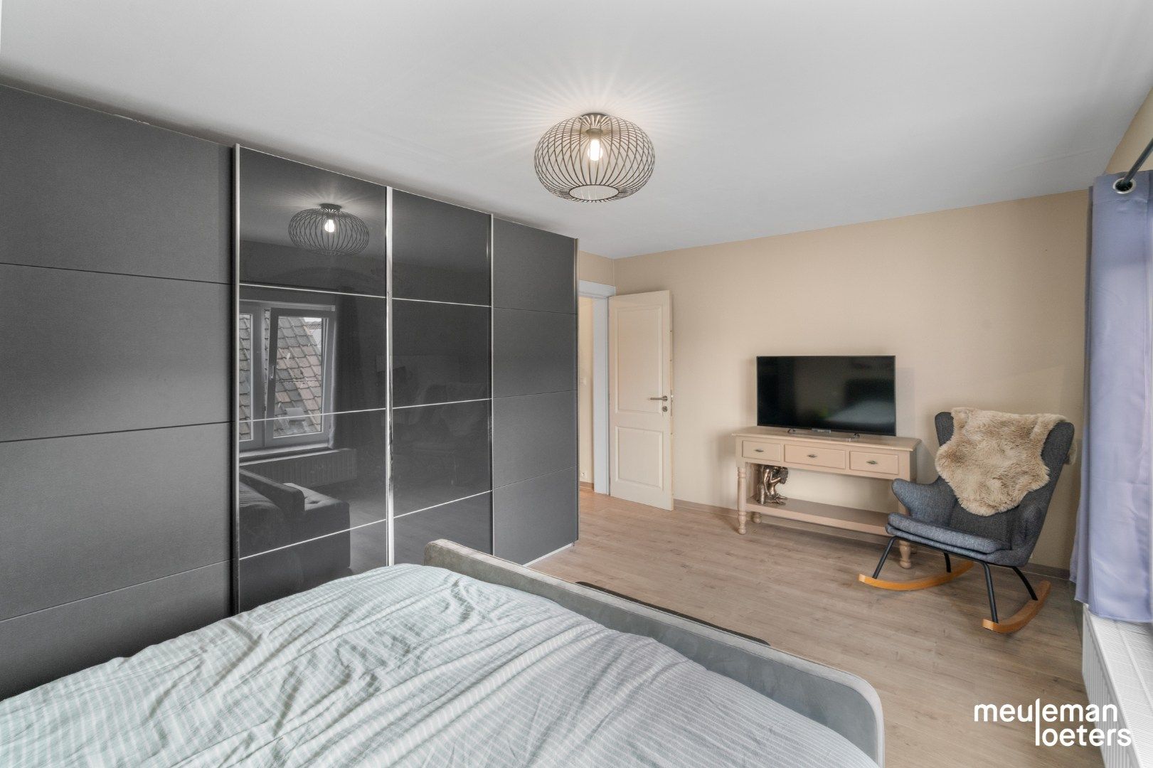 Gezinswoning met drie slaapkamers en inpandige garage  foto 19