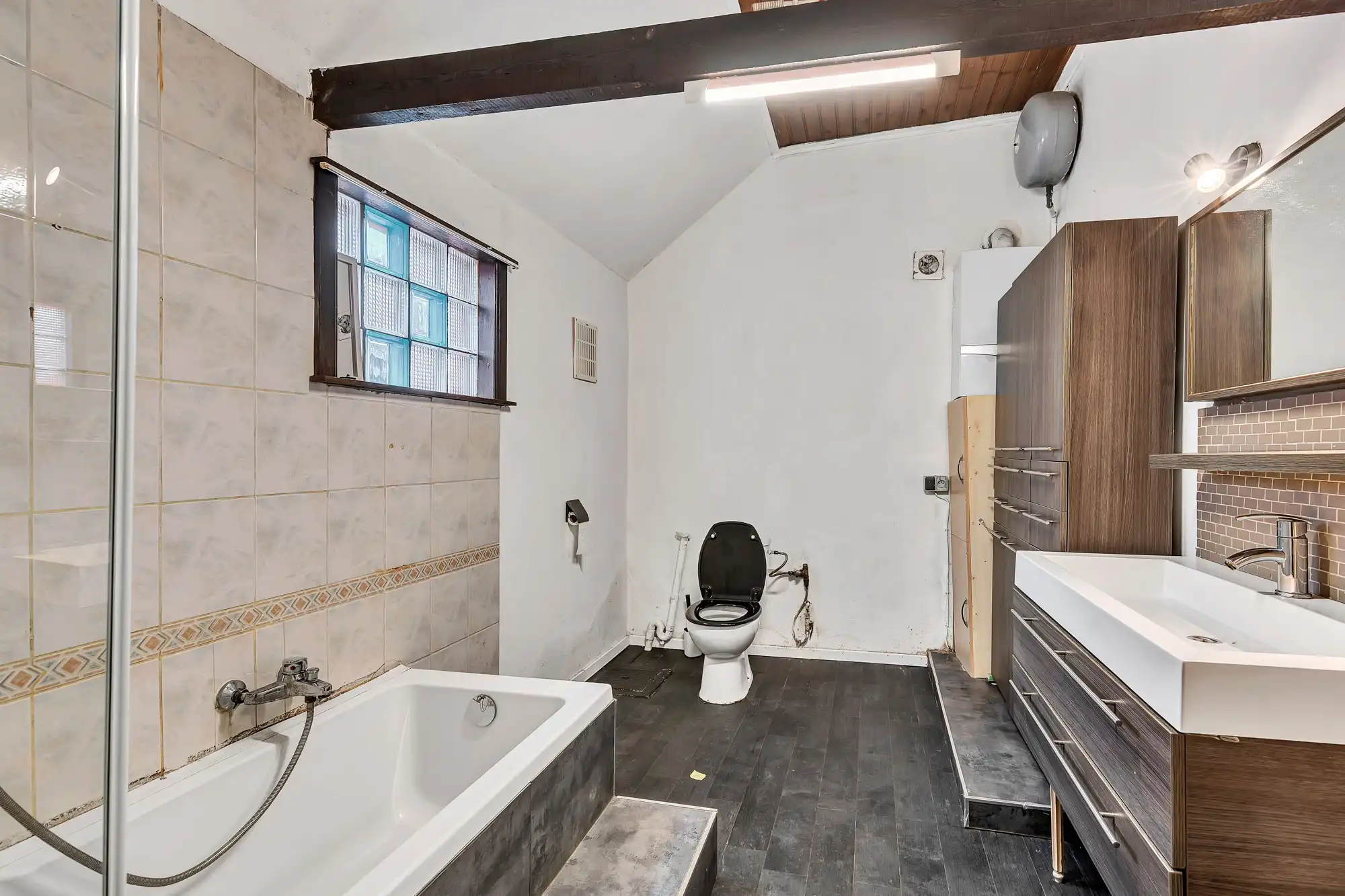 Gezellige rijwoning met tuin en achteruitweg foto 7