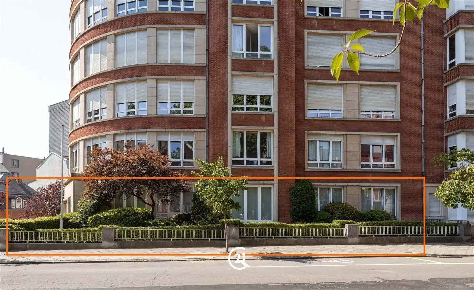 CAMBRE – Uitzonderlijk luxueus gelijkvloersappartement met tuin tegenover Ter Kamerenbos

  foto 3