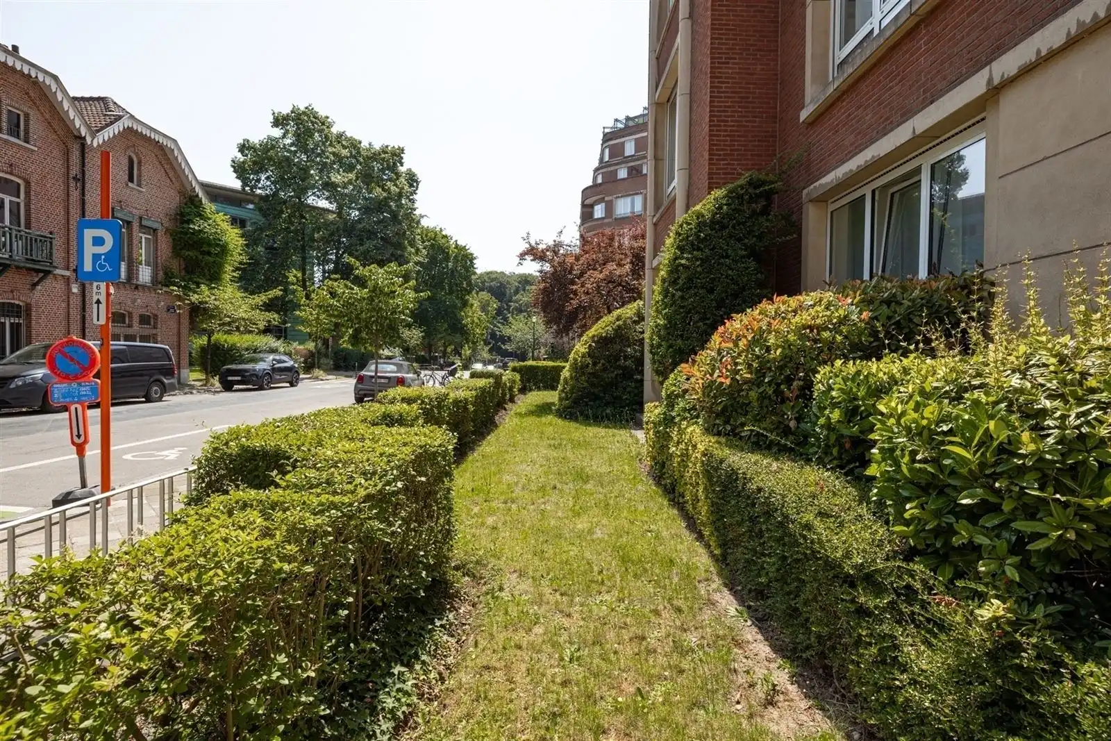 CAMBRE – Uitzonderlijk luxueus gelijkvloersappartement met tuin tegenover Ter Kamerenbos

  foto 3