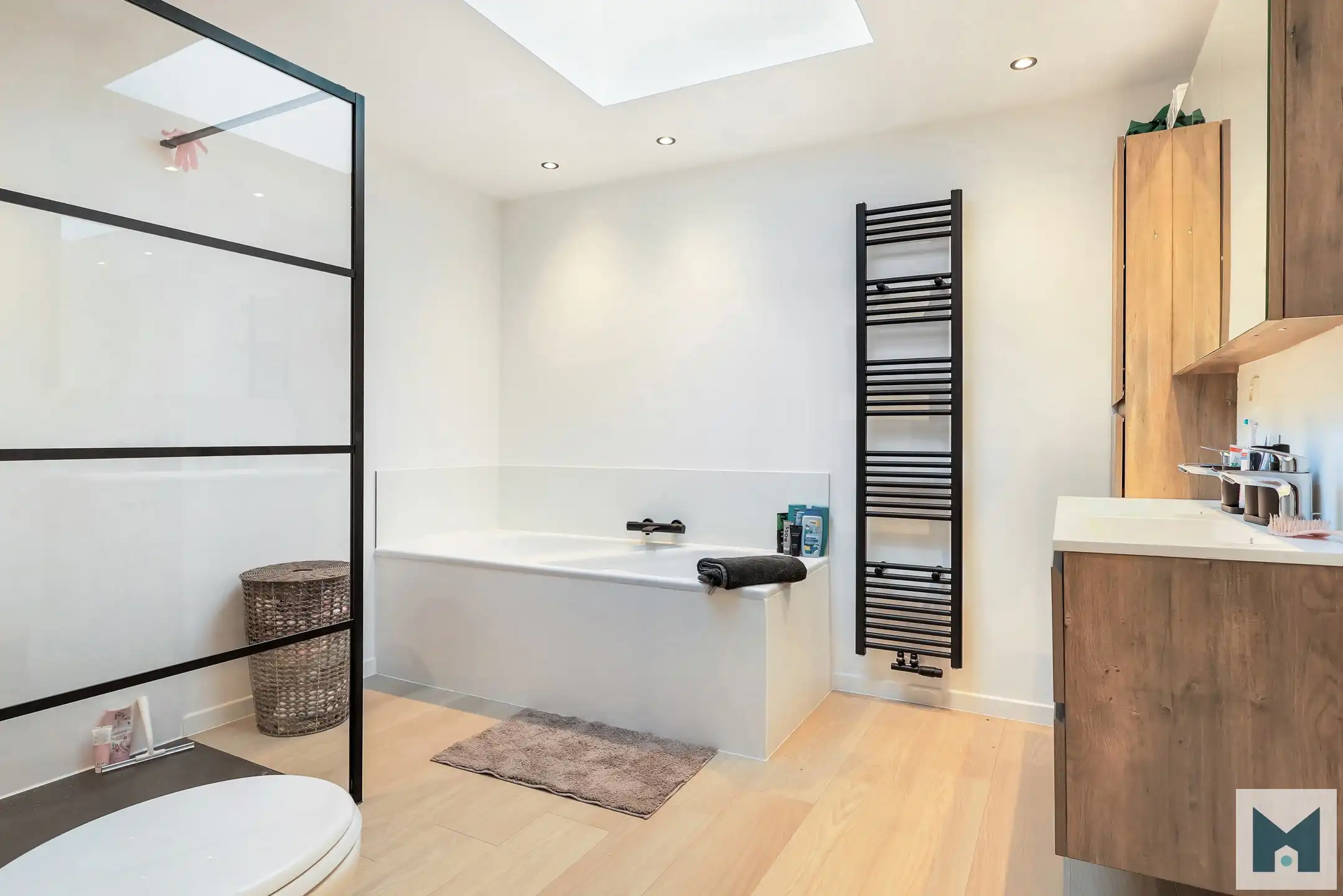 Vernieuwde, energetische woning met 5 slpks te Baasrode! foto 8