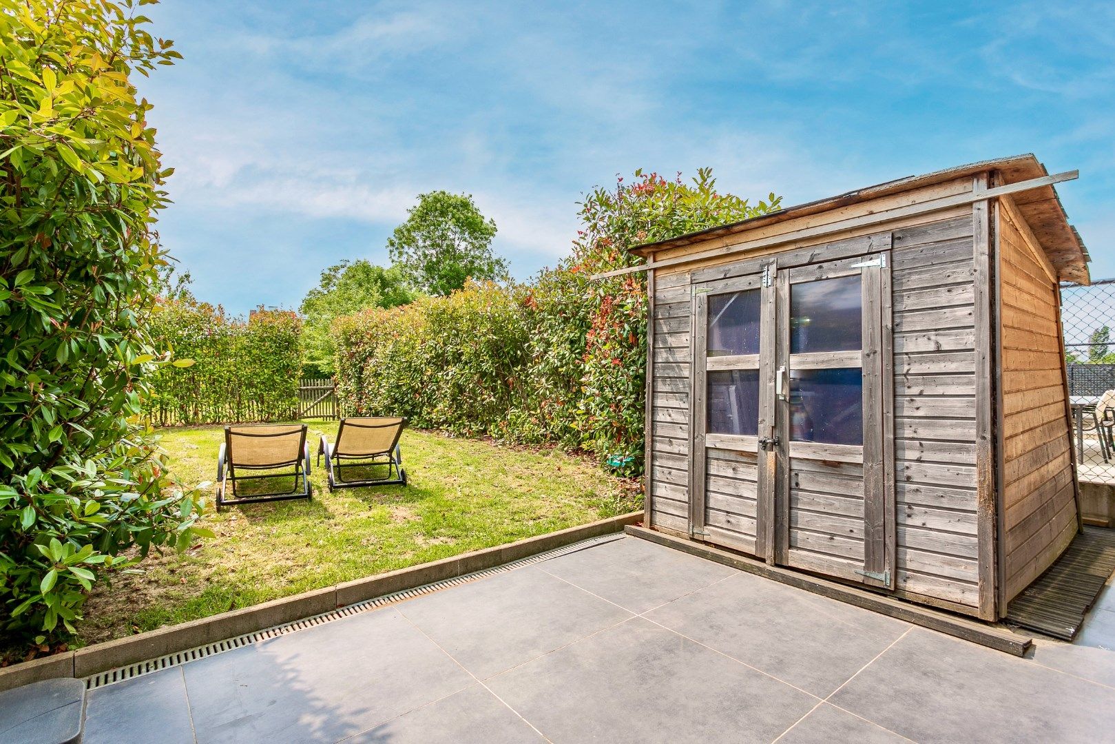 Instapklare woning met 3 slaapkamers, tuin en carport foto 11