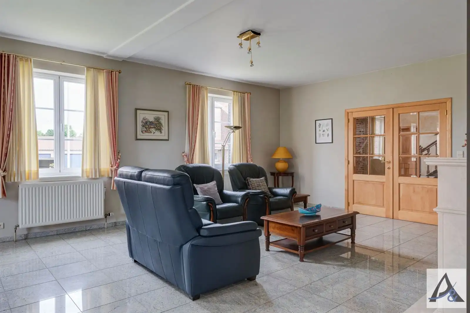 Exclusieve villa met ruime loods in hartje Munsterbilzen foto 27
